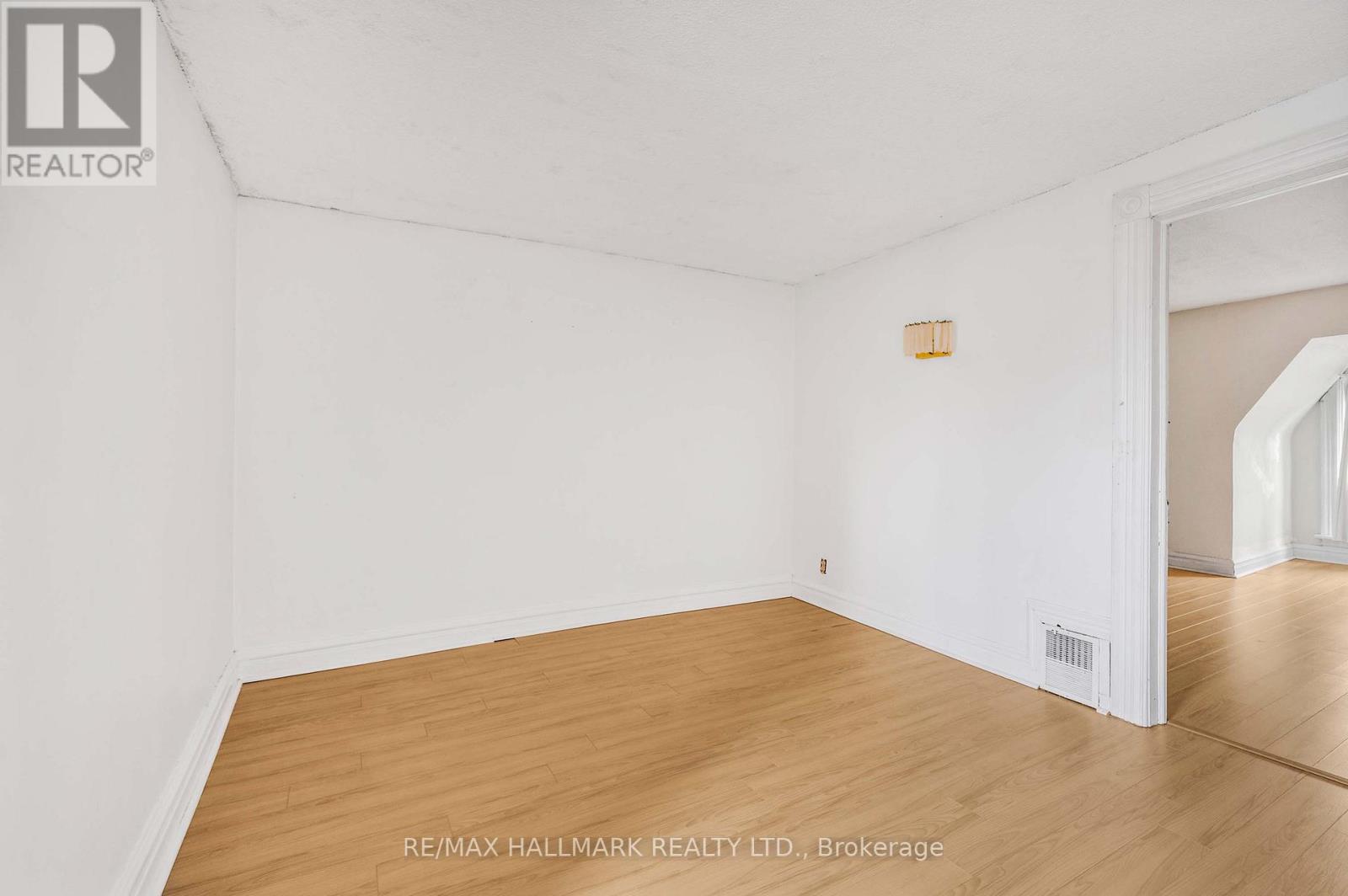 112 Wells Street, Toronto, Ontario  M5R 1P3 - Photo 9 - C12564304