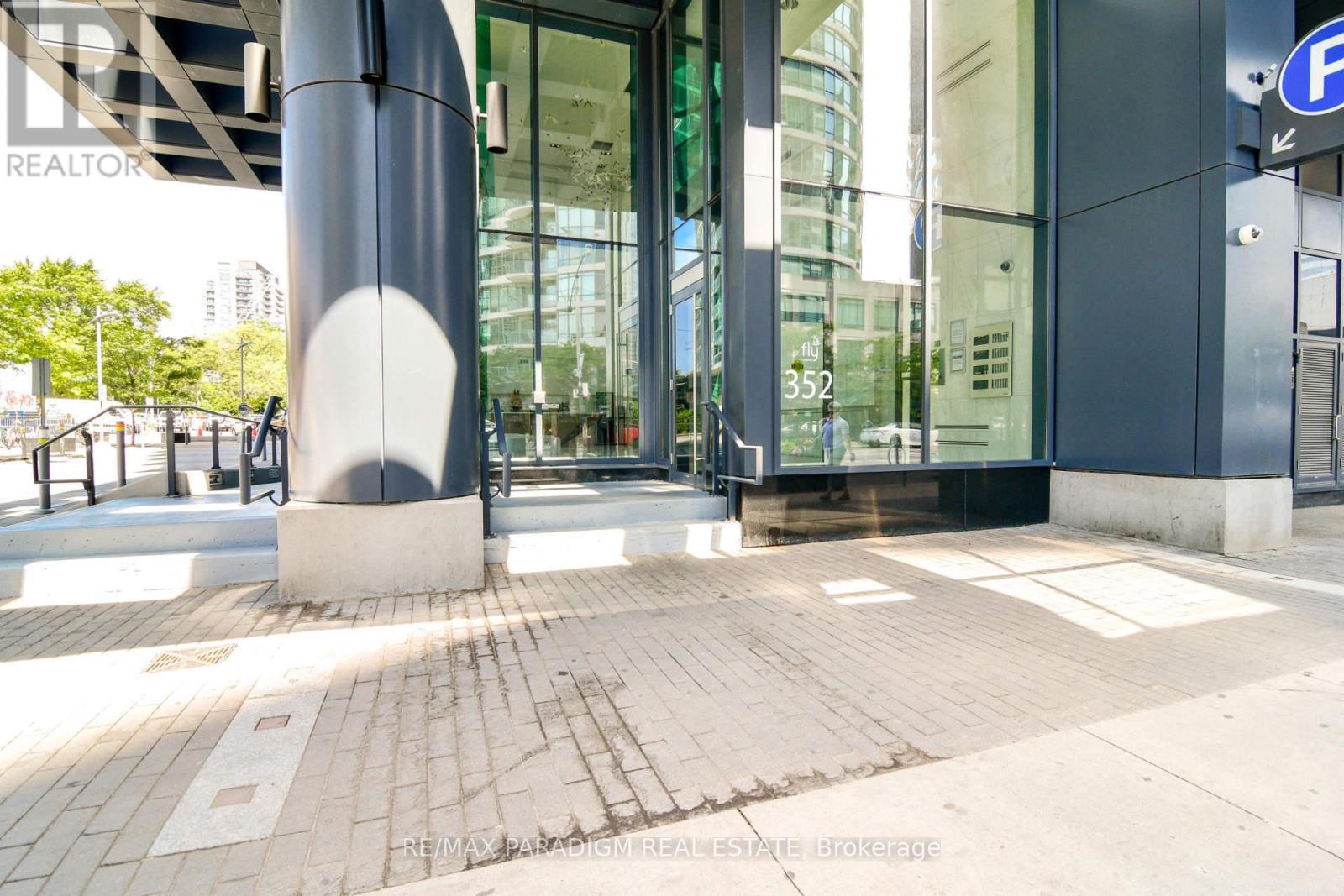 1702 - 352 Front Street W, Toronto, Ontario  M5V 1B5 - Photo 2 - C12564356