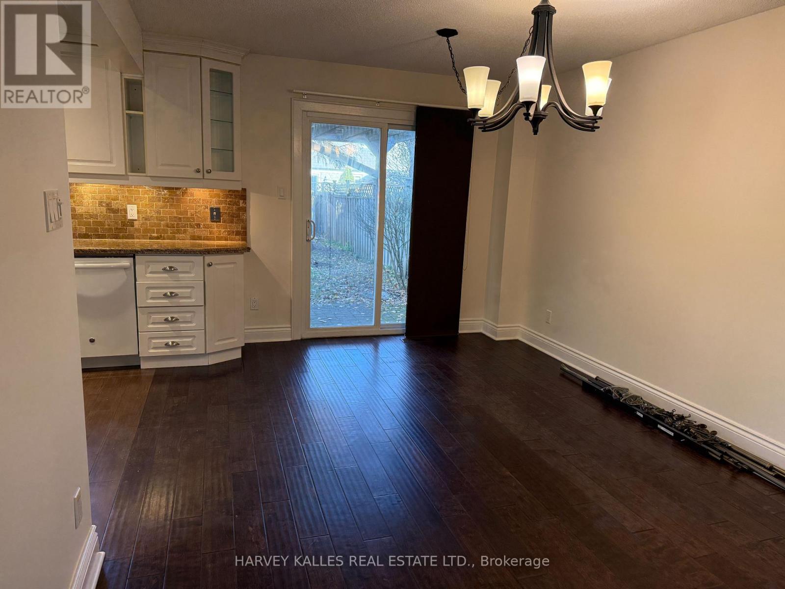 62 Dersingham Crescent, Markham, Ontario  L3T 4E8 - Photo 9 - N12562662