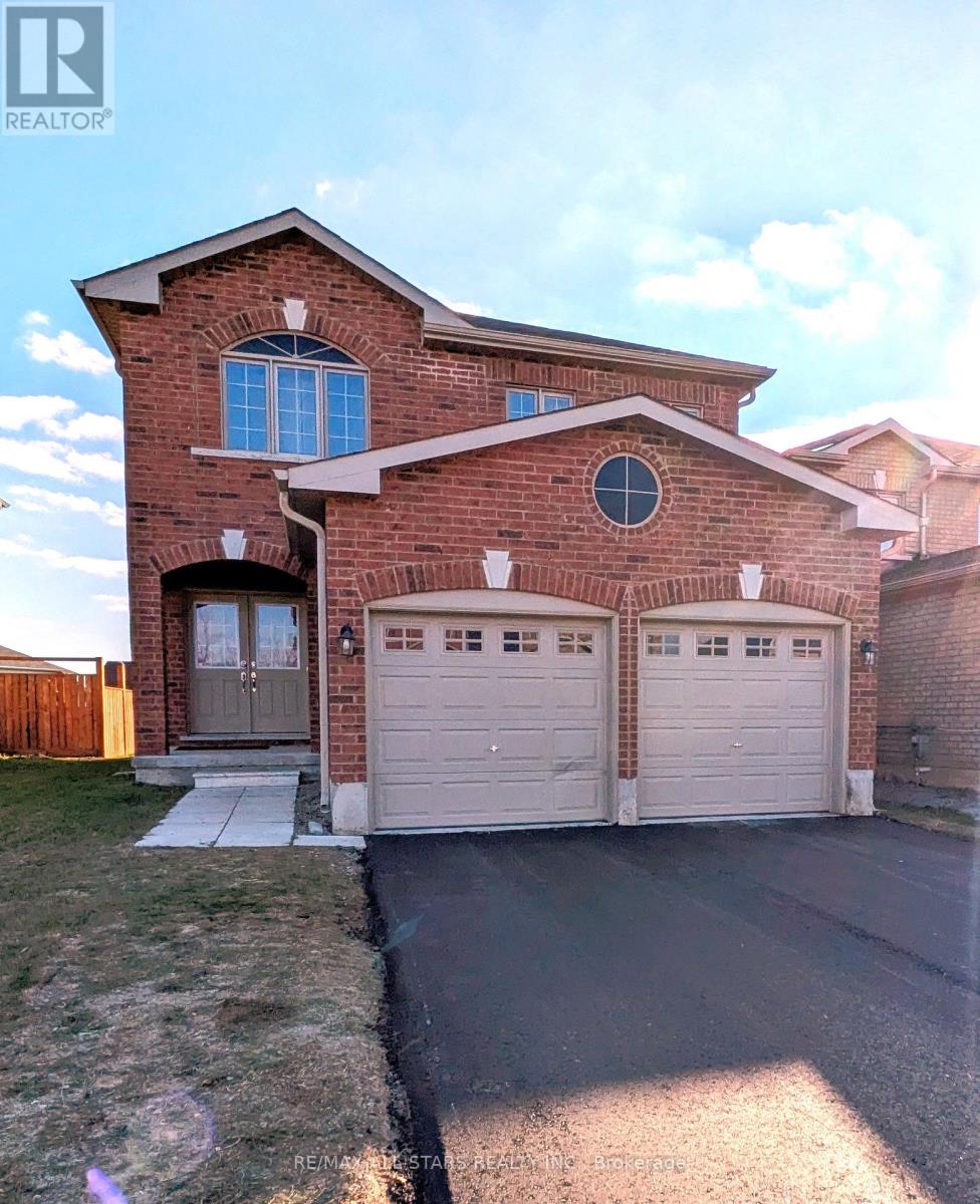 44 CAREW BOULEVARD, Kawartha Lakes, Ontario