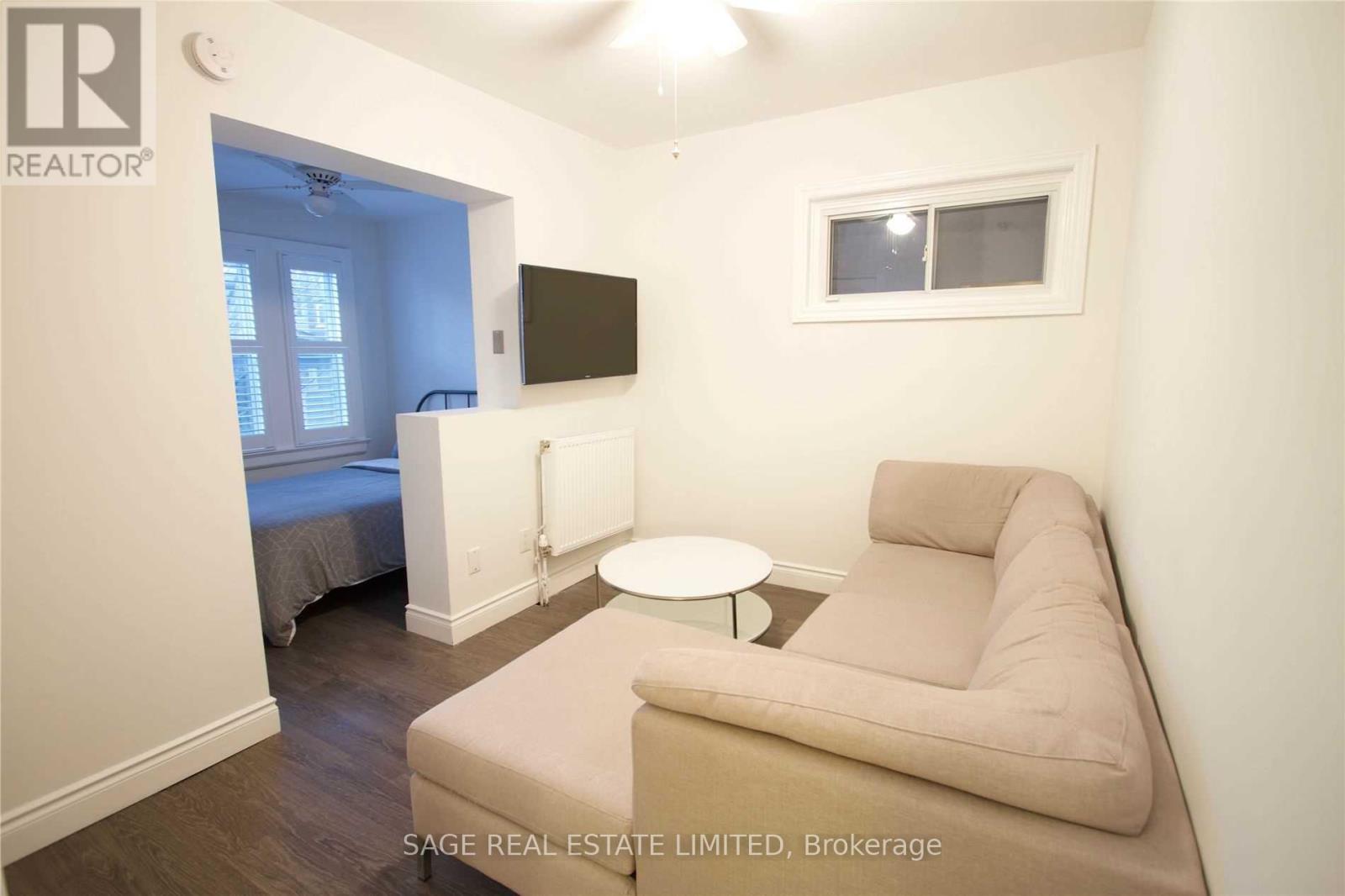 1b - 8 Brookmount Road, Toronto, Ontario  M4L 3N1 - Photo 3 - E12564270