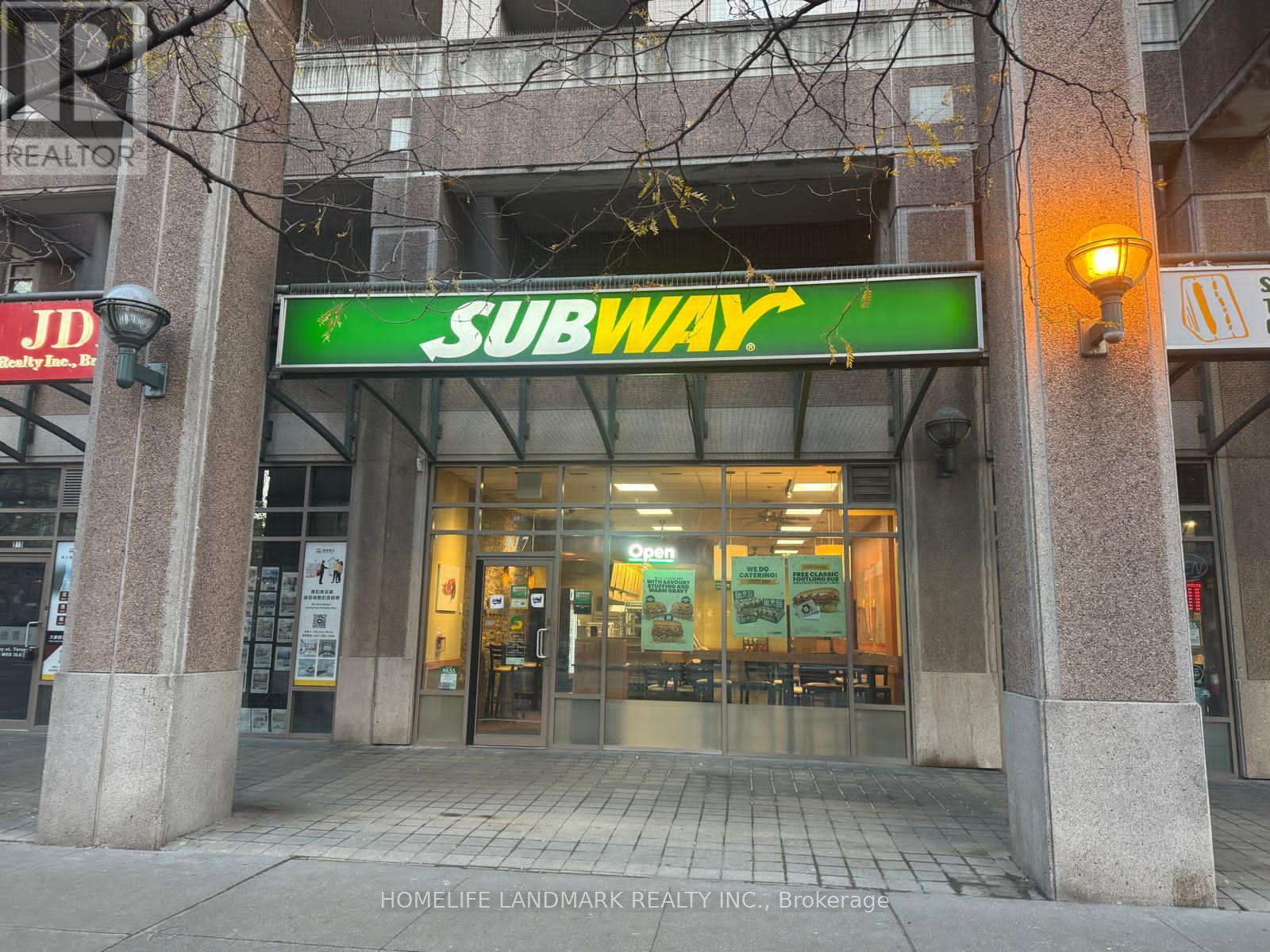 B - 917 BAY STREET, Toronto, Ontario