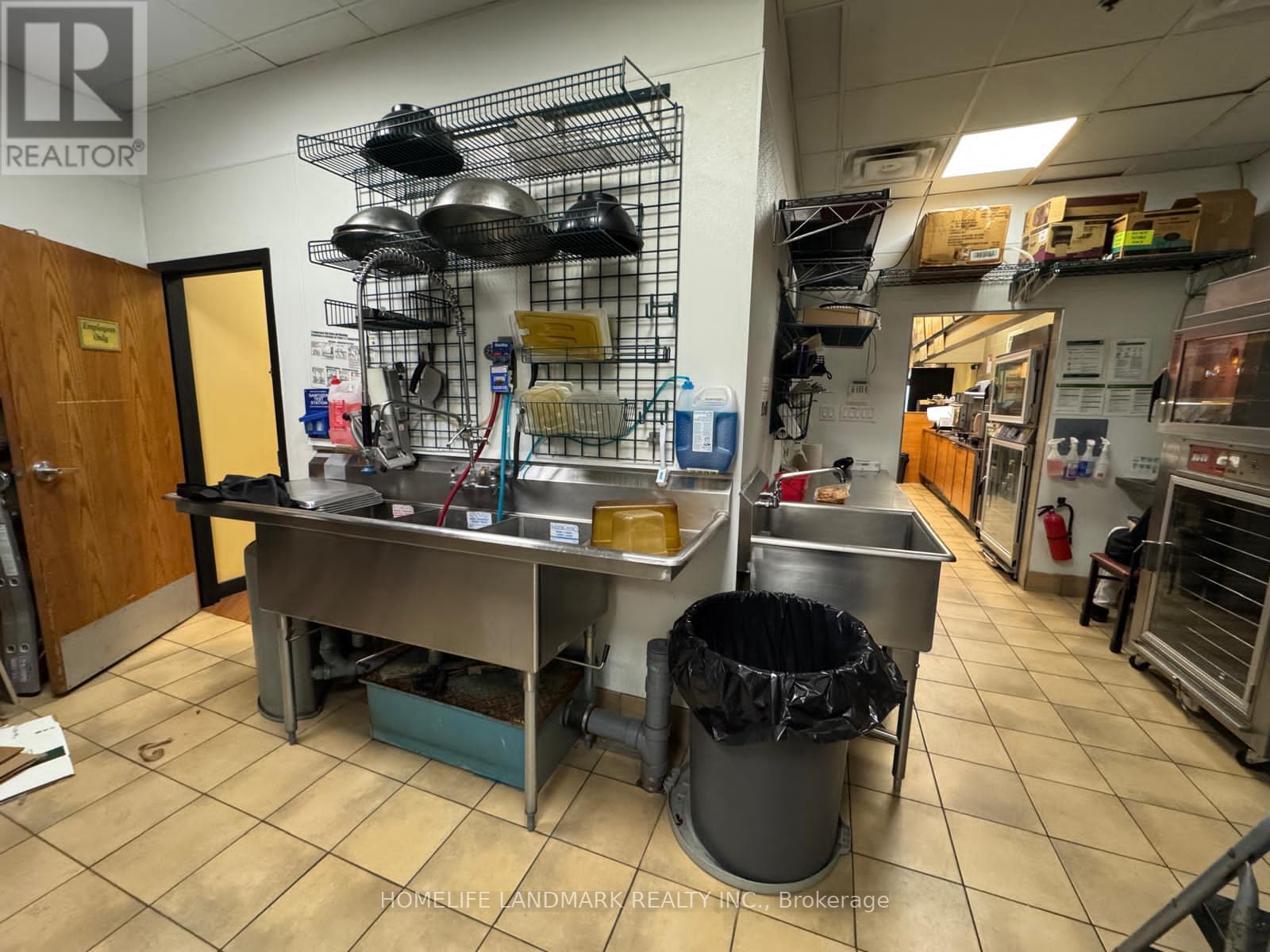 B - 917 Bay Street, Toronto, Ontario  M5S 3L6 - Photo 8 - C12551482