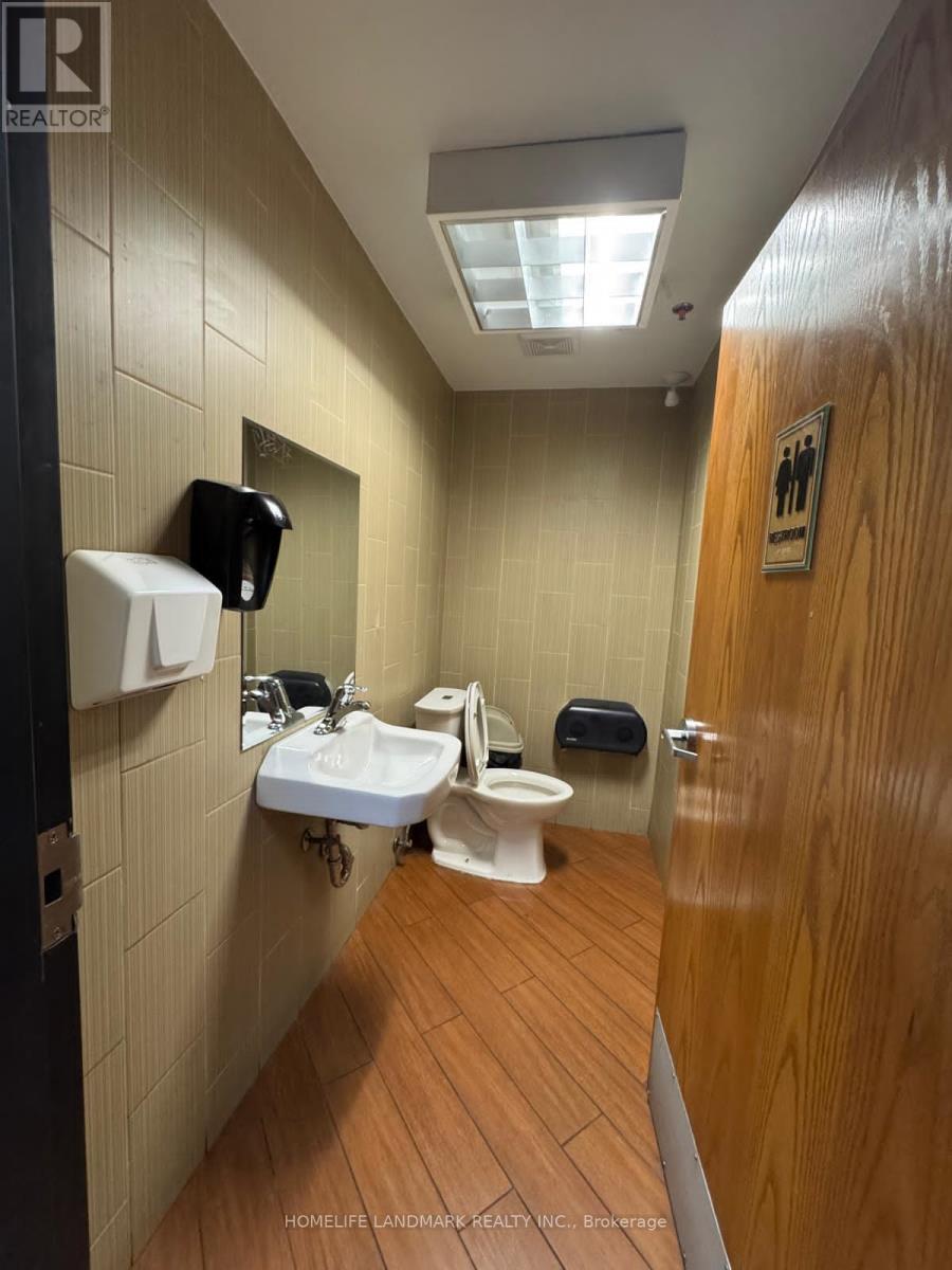 B - 917 Bay Street, Toronto, Ontario  M5S 3L6 - Photo 7 - C12551482