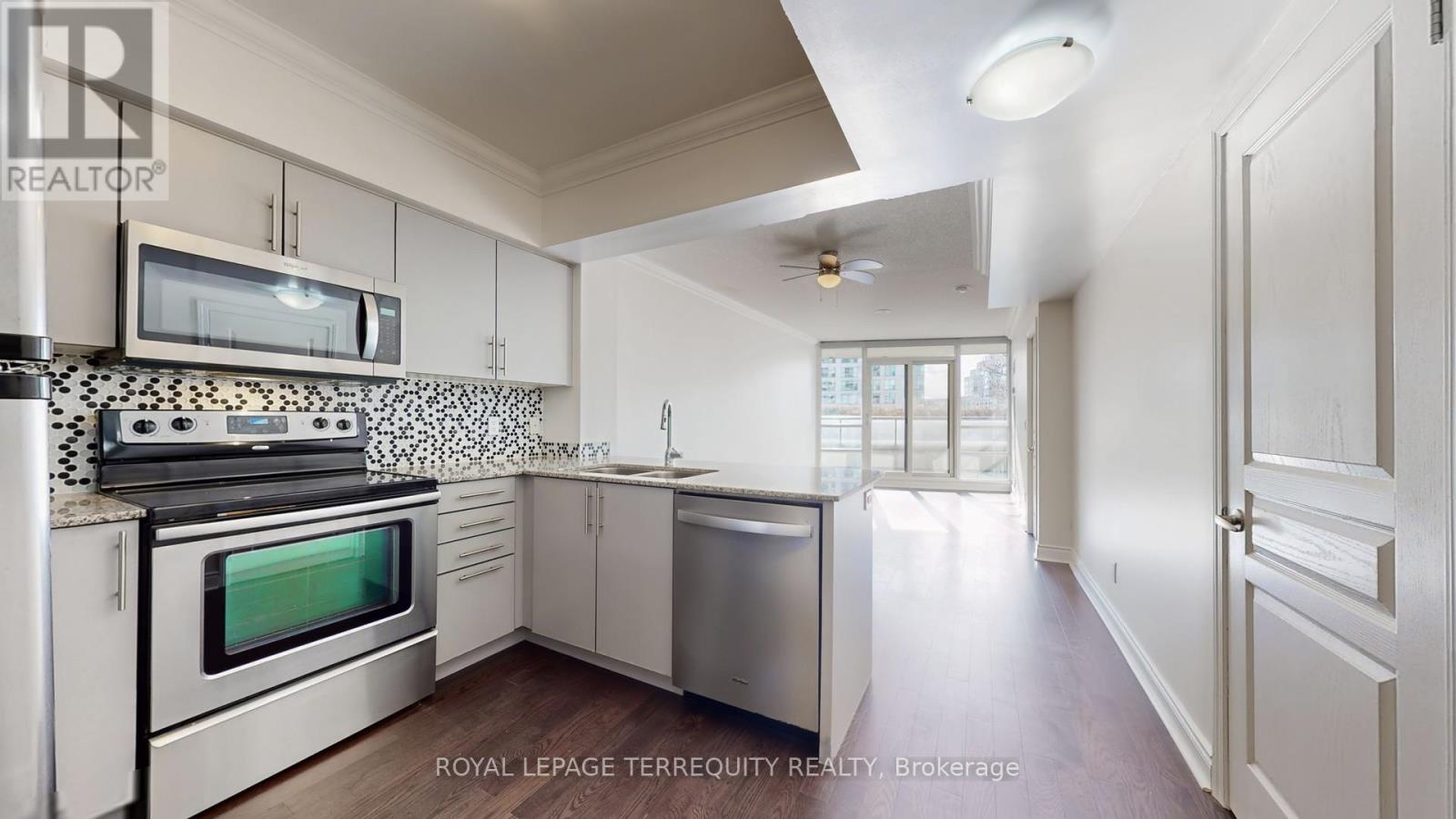 401 - 2240 Lake Shore Boulevard W, Toronto, Ontario  M8V 0B1 - Photo 3 - W12481196