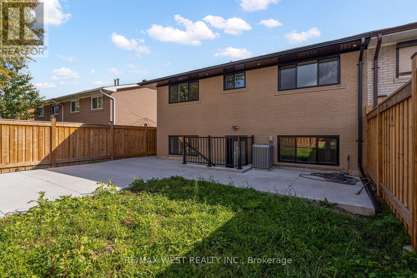 Main - 152 Clarence Street, Brampton, Ontario  L6W 1S9 - Photo 24 - W12483321