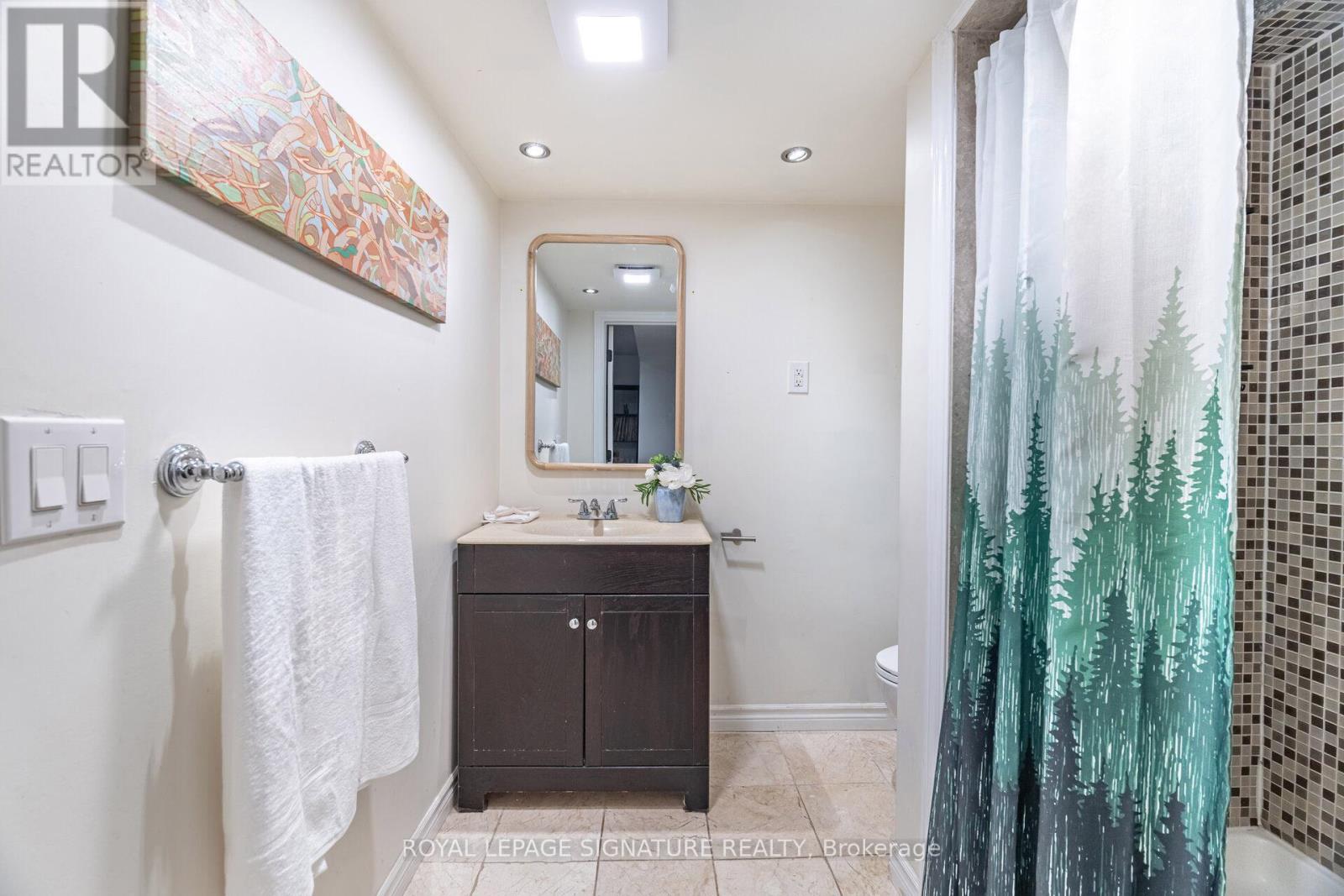 2431 Padstow Crescent, Mississauga, Ontario  L5J 2G2 - Photo 24 - W12562742