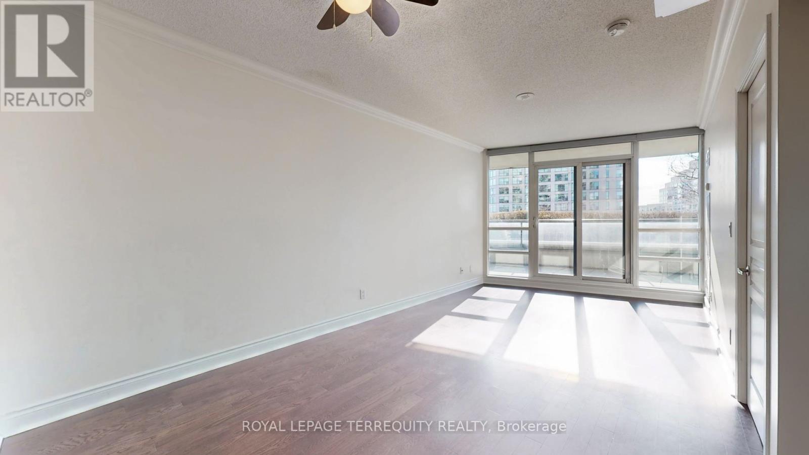 401 - 2240 Lake Shore Boulevard W, Toronto, Ontario  M8V 0B1 - Photo 4 - W12481196