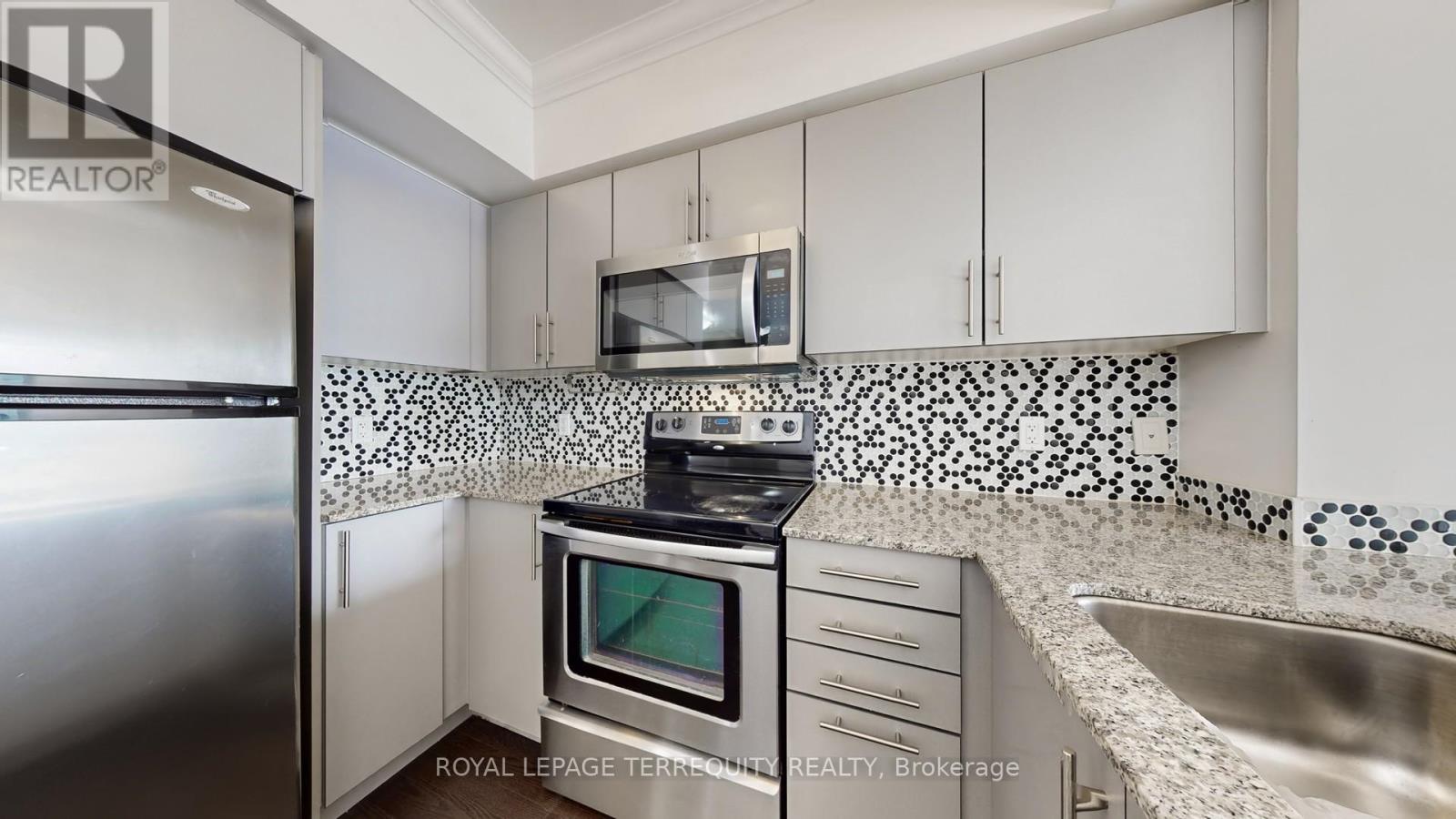 401 - 2240 Lake Shore Boulevard W, Toronto, Ontario  M8V 0B1 - Photo 7 - W12481196