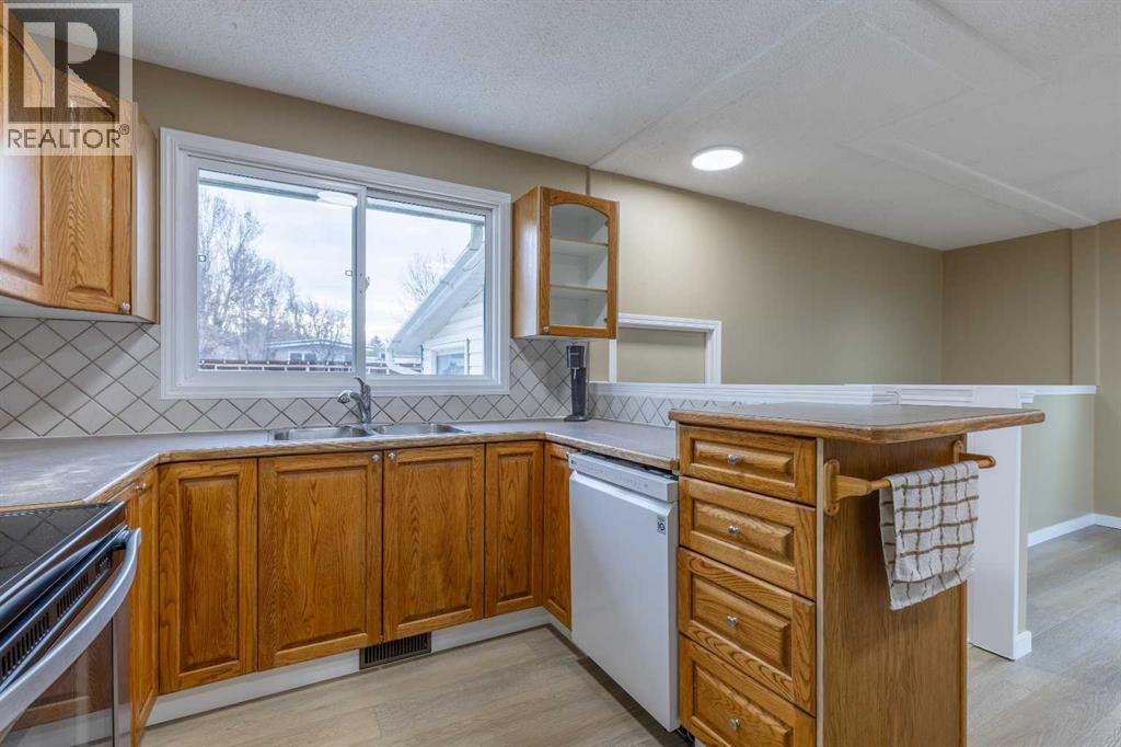 1001 19a Avenue, Coaldale, Alberta  T1M 1A7 - Photo 13 - A2269640