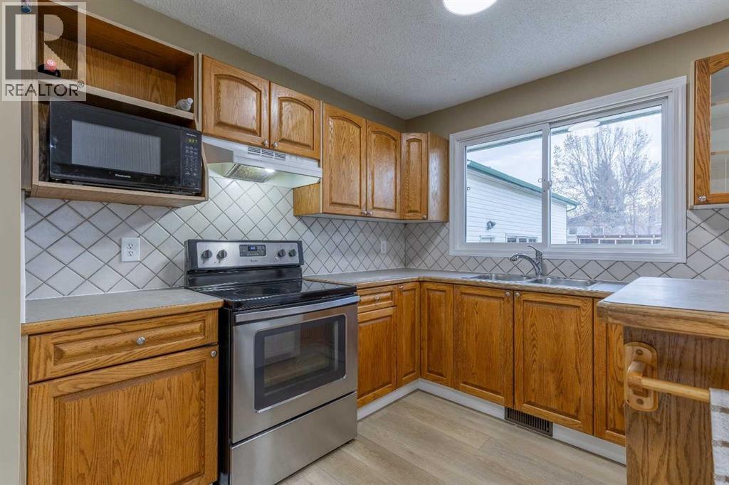 1001 19a Avenue, Coaldale, Alberta  T1M 1A7 - Photo 12 - A2269640