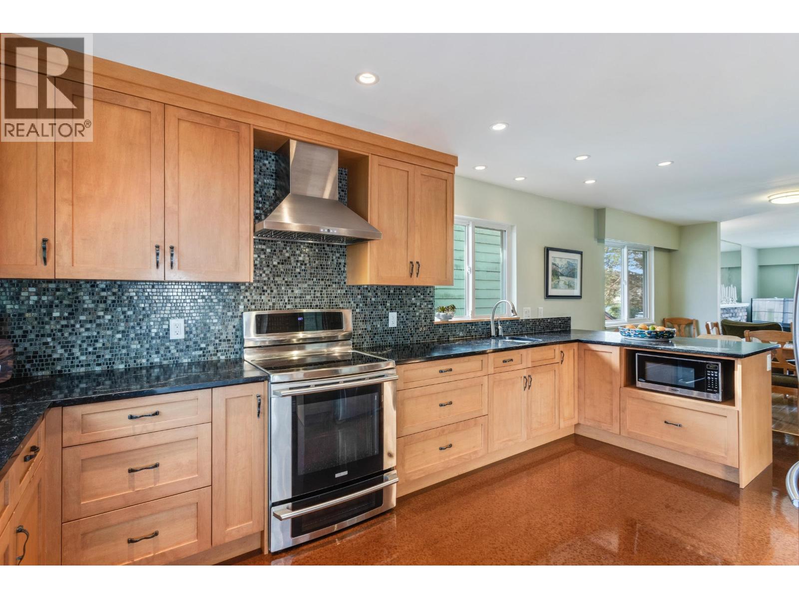 11300 Galleon Court, Richmond, British Columbia  V7E 4L3 - Photo 10 - R3064394