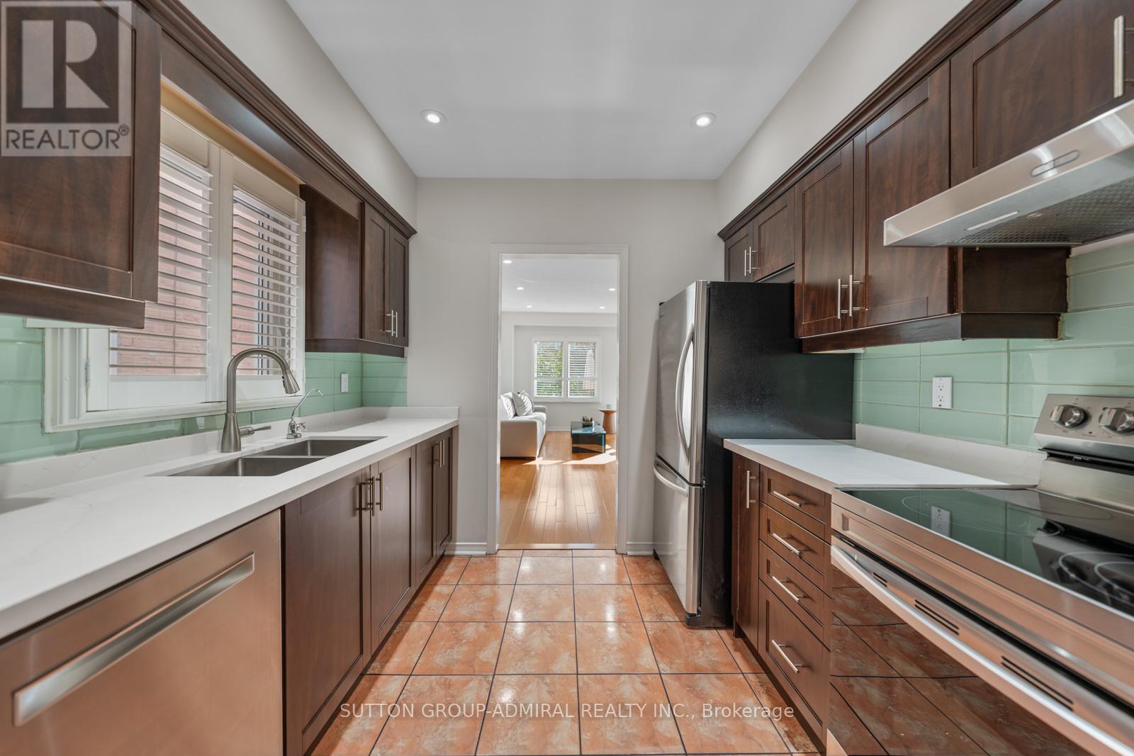 125 Thornway Avenue, Vaughan, Ontario  L4J 7Z3 - Photo 10 - N12564262