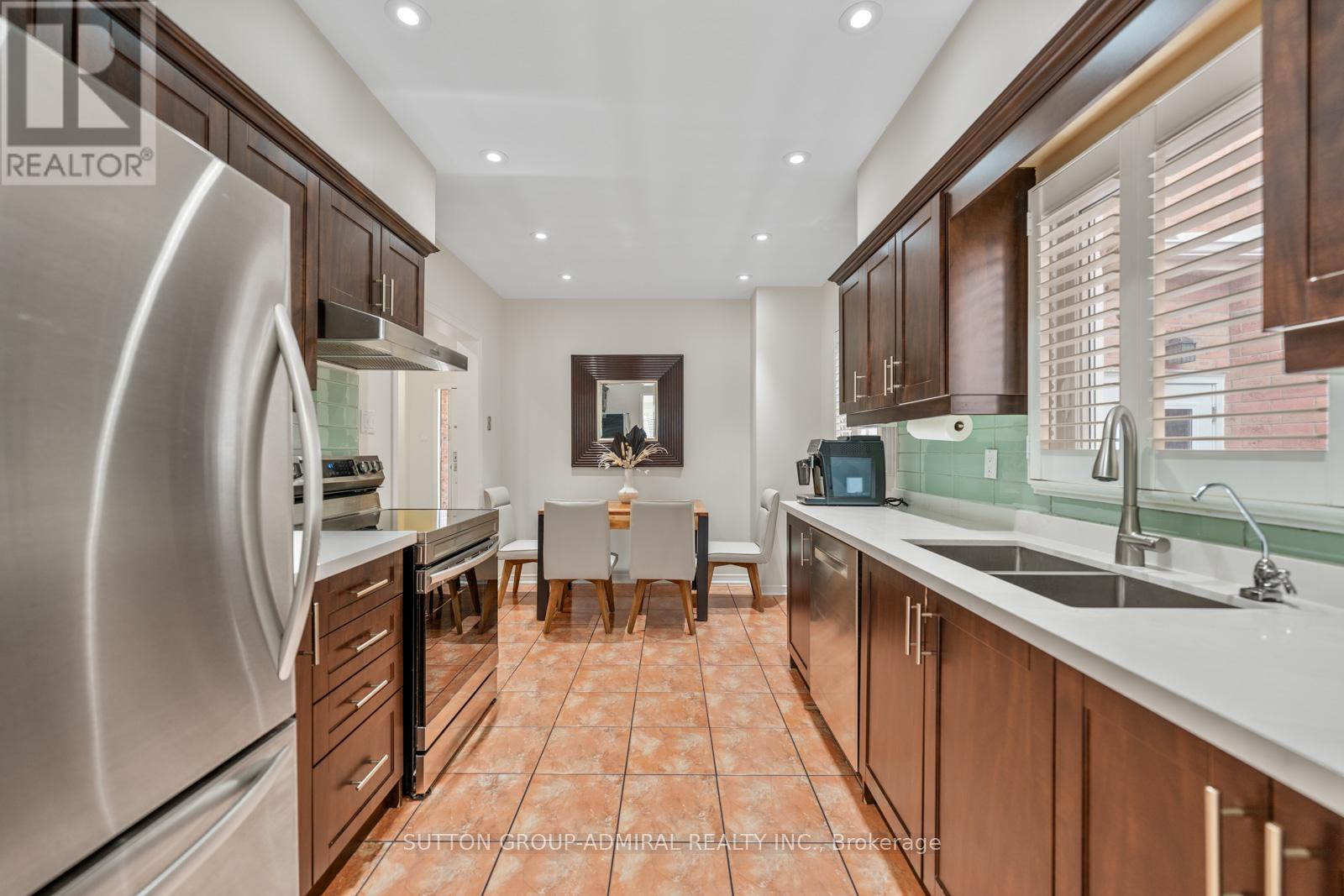 125 Thornway Avenue, Vaughan, Ontario  L4J 7Z3 - Photo 11 - N12564262