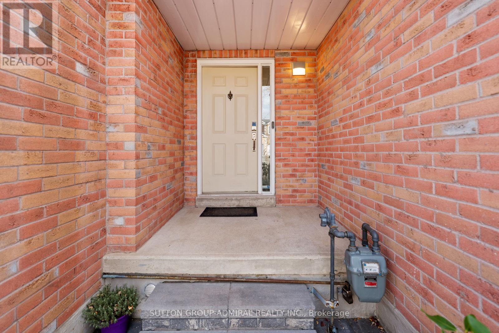 125 Thornway Avenue, Vaughan, Ontario  L4J 7Z3 - Photo 2 - N12564262