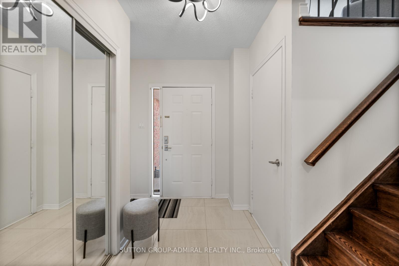 125 Thornway Avenue, Vaughan, Ontario  L4J 7Z3 - Photo 3 - N12564262