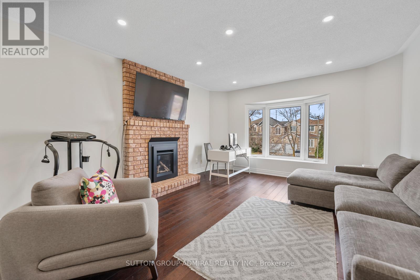 125 Thornway Avenue, Vaughan, Ontario  L4J 7Z3 - Photo 6 - N12564262