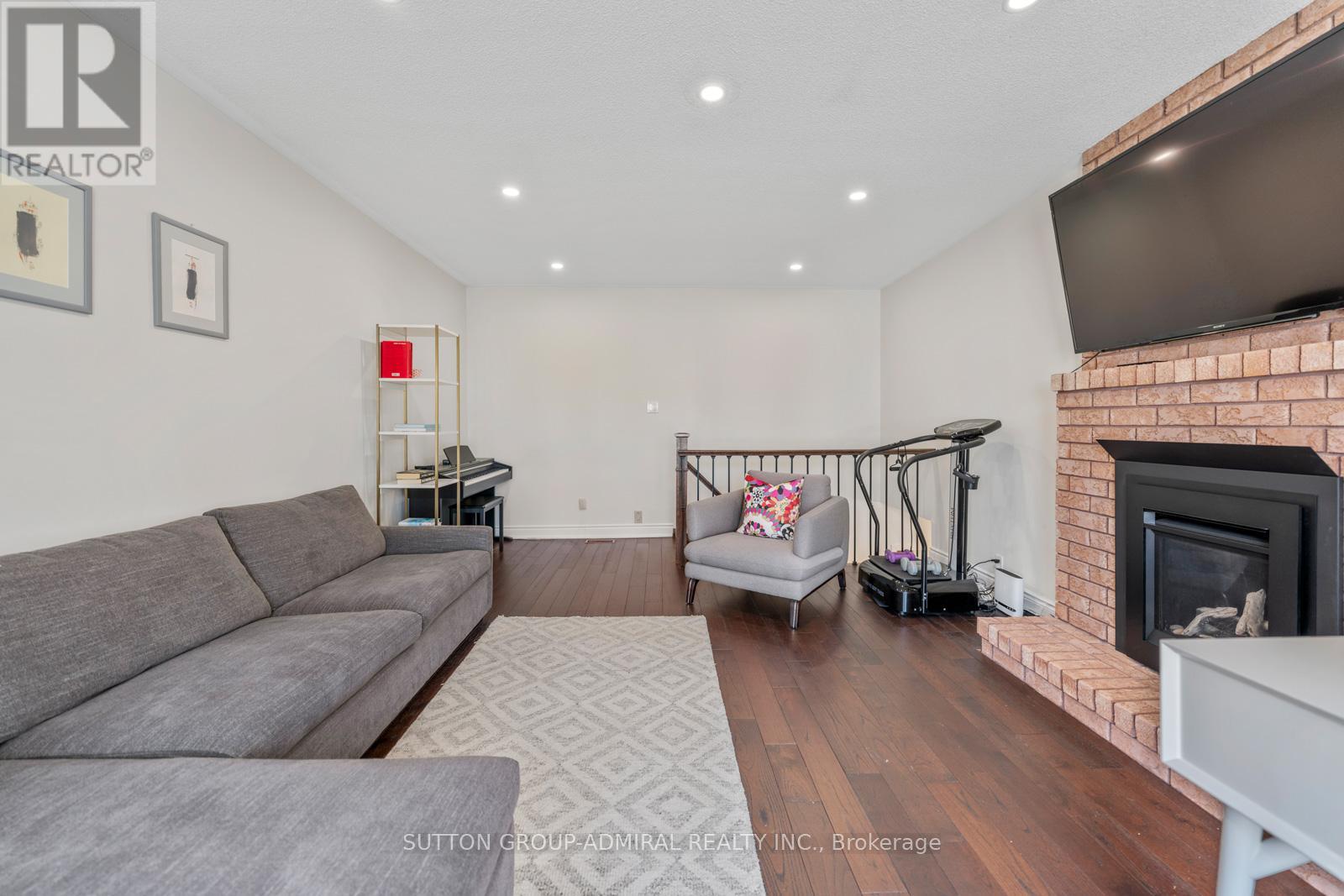 125 Thornway Avenue, Vaughan, Ontario  L4J 7Z3 - Photo 7 - N12564262