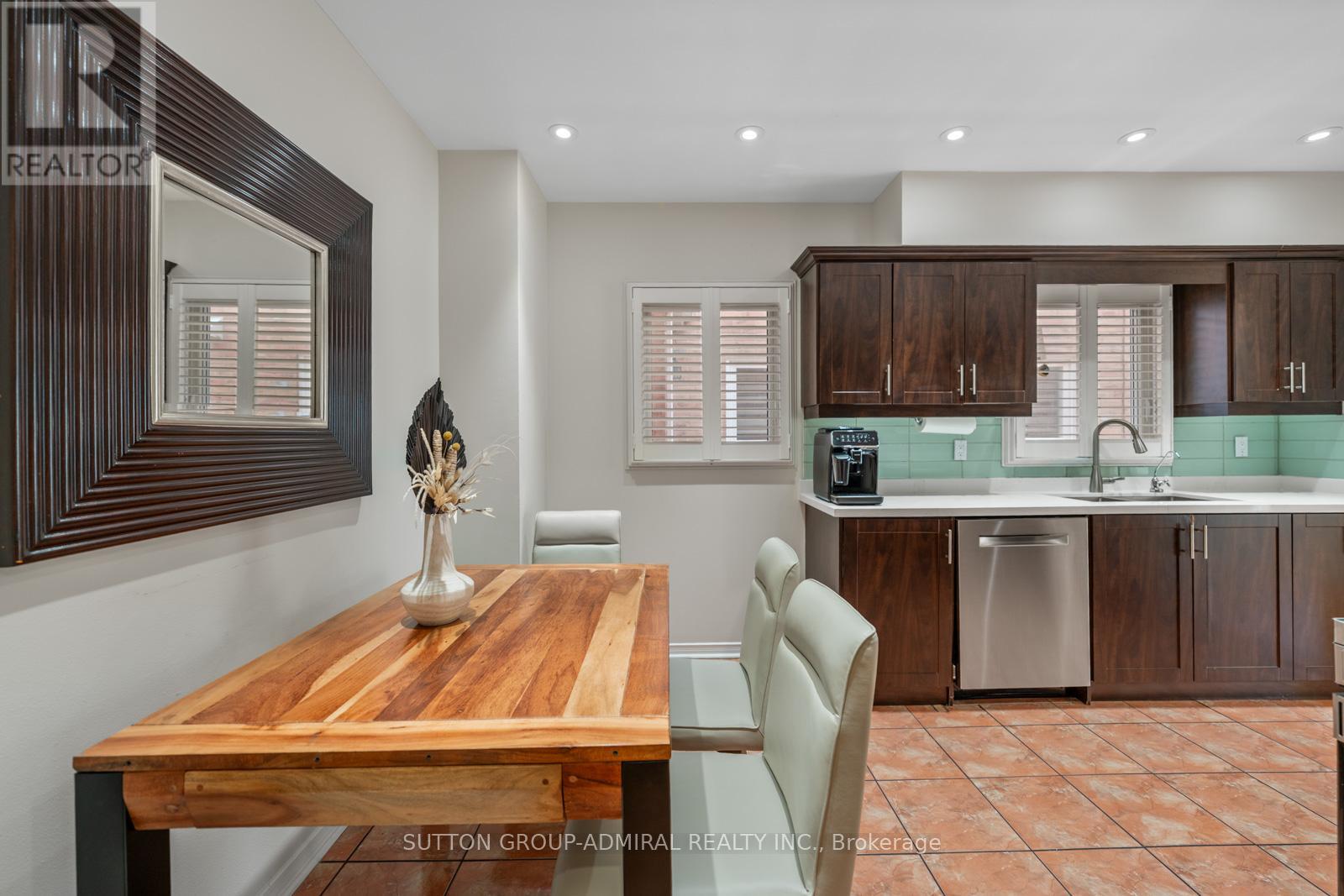 125 Thornway Avenue, Vaughan, Ontario  L4J 7Z3 - Photo 8 - N12564262