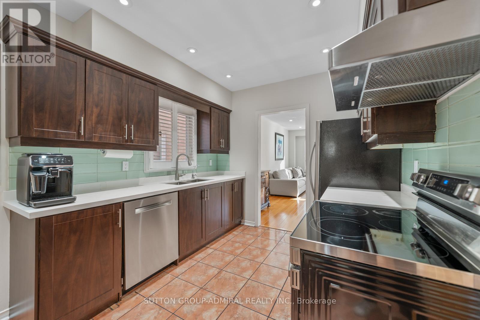 125 Thornway Avenue, Vaughan, Ontario  L4J 7Z3 - Photo 9 - N12564262