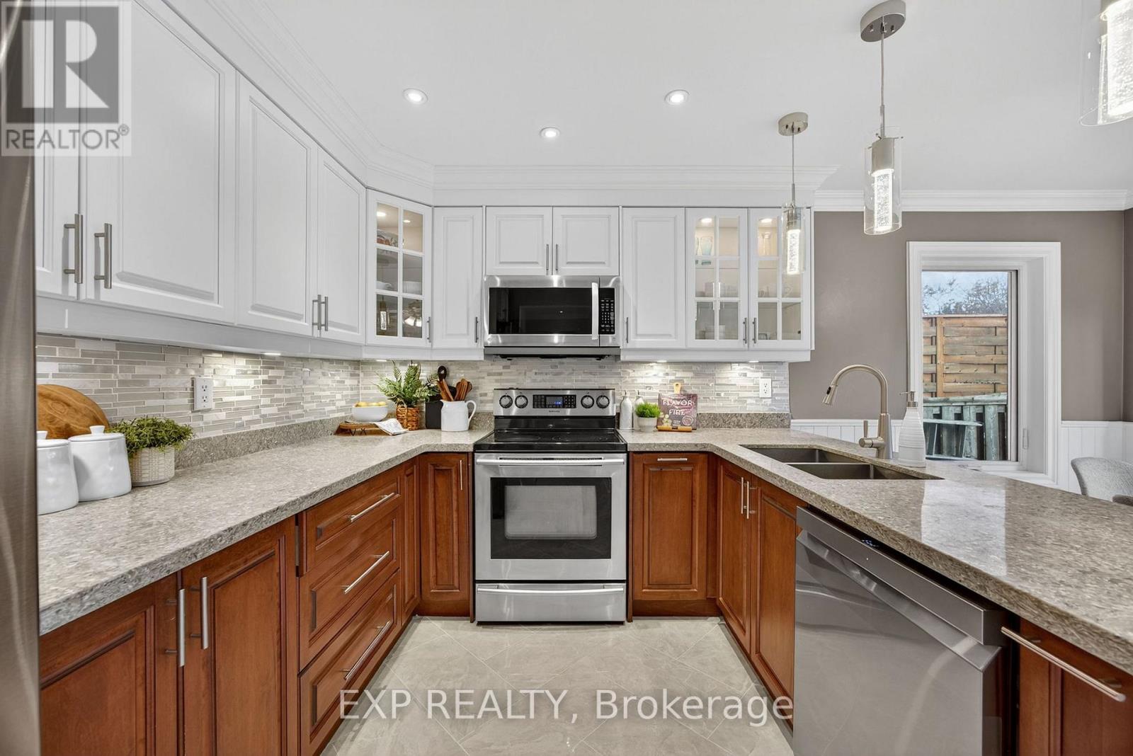 27 Fontaine Drive, Georgina, Ontario  L4P 3N9 - Photo 11 - N12564264