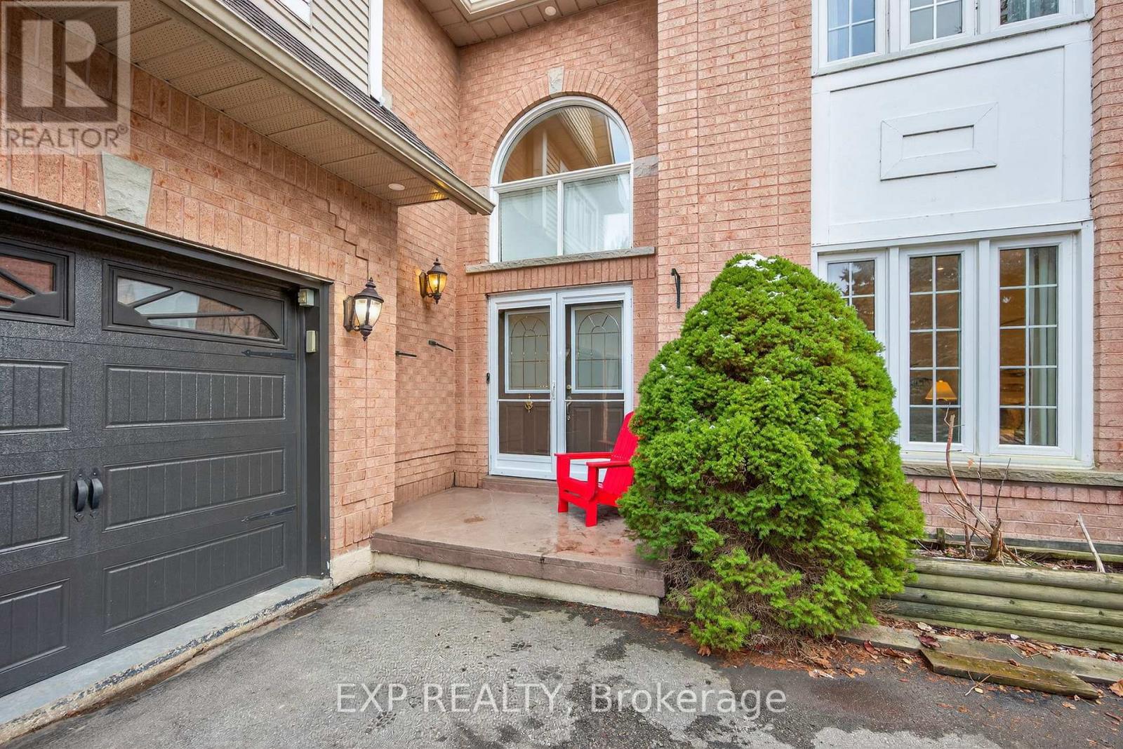 27 Fontaine Drive, Georgina, Ontario  L4P 3N9 - Photo 2 - N12564264