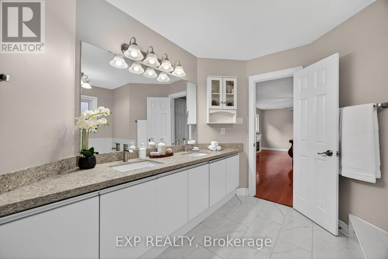 27 Fontaine Drive, Georgina, Ontario  L4P 3N9 - Photo 22 - N12564264