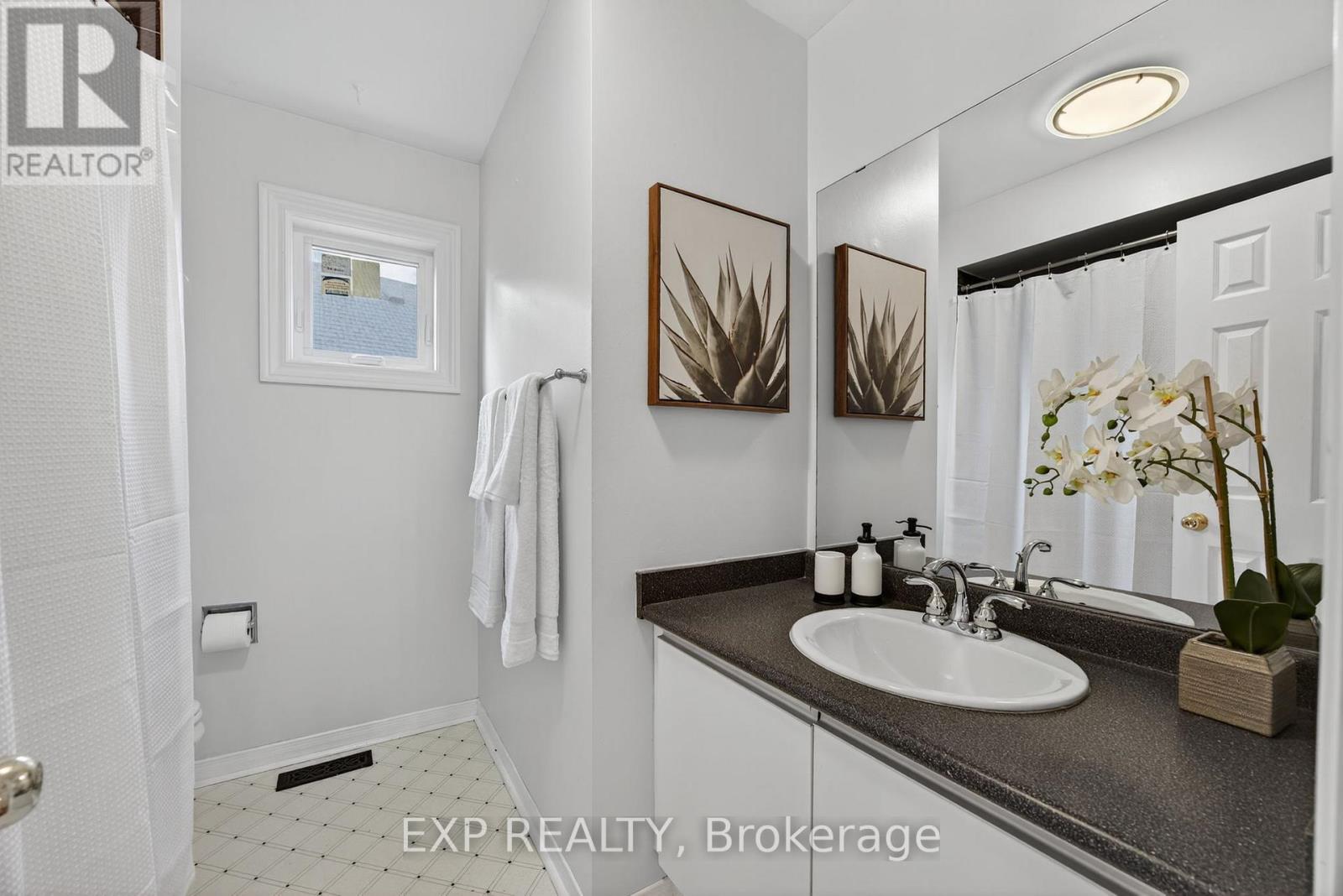 27 Fontaine Drive, Georgina, Ontario  L4P 3N9 - Photo 29 - N12564264