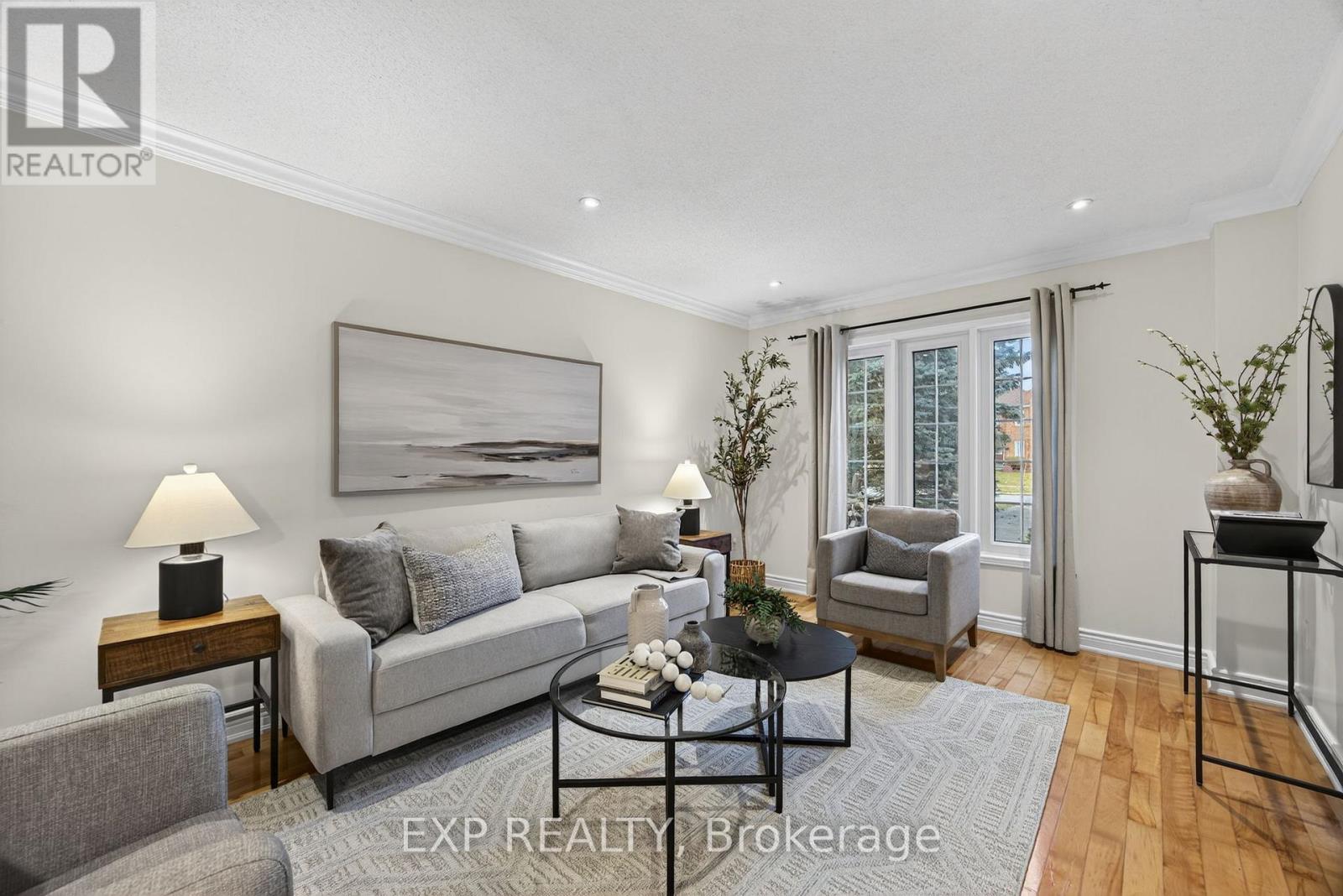 27 Fontaine Drive, Georgina, Ontario  L4P 3N9 - Photo 5 - N12564264