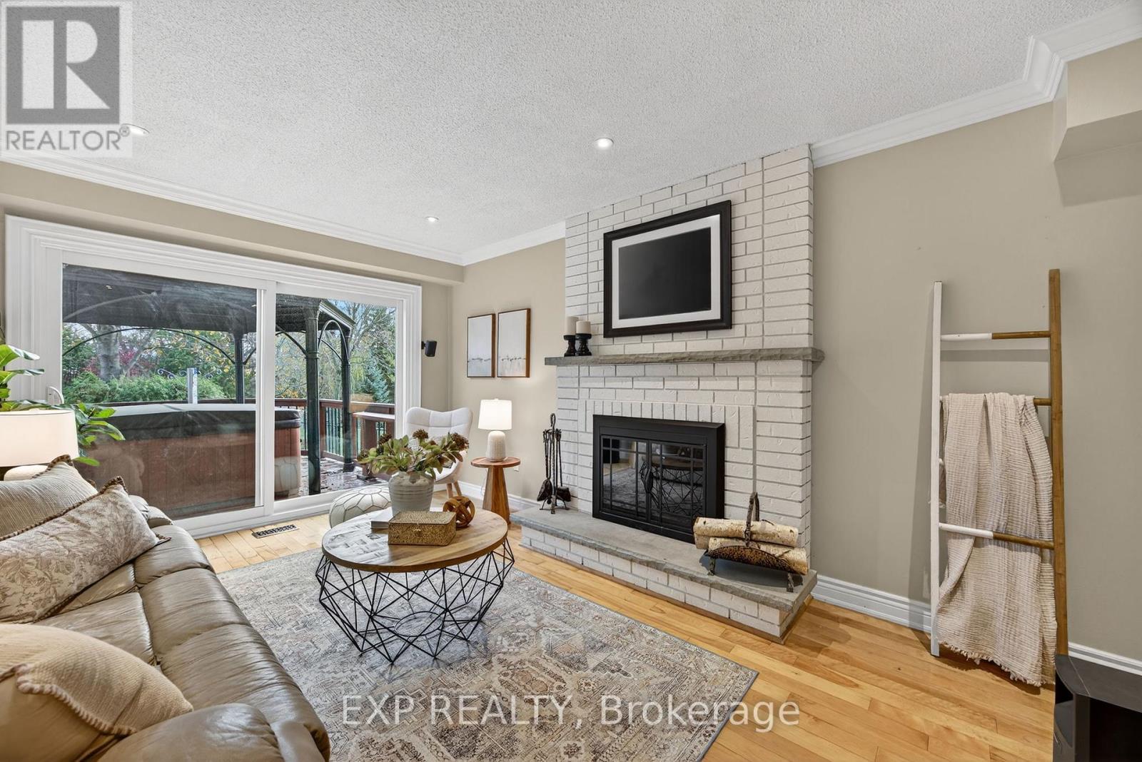 27 Fontaine Drive, Georgina, Ontario  L4P 3N9 - Photo 6 - N12564264