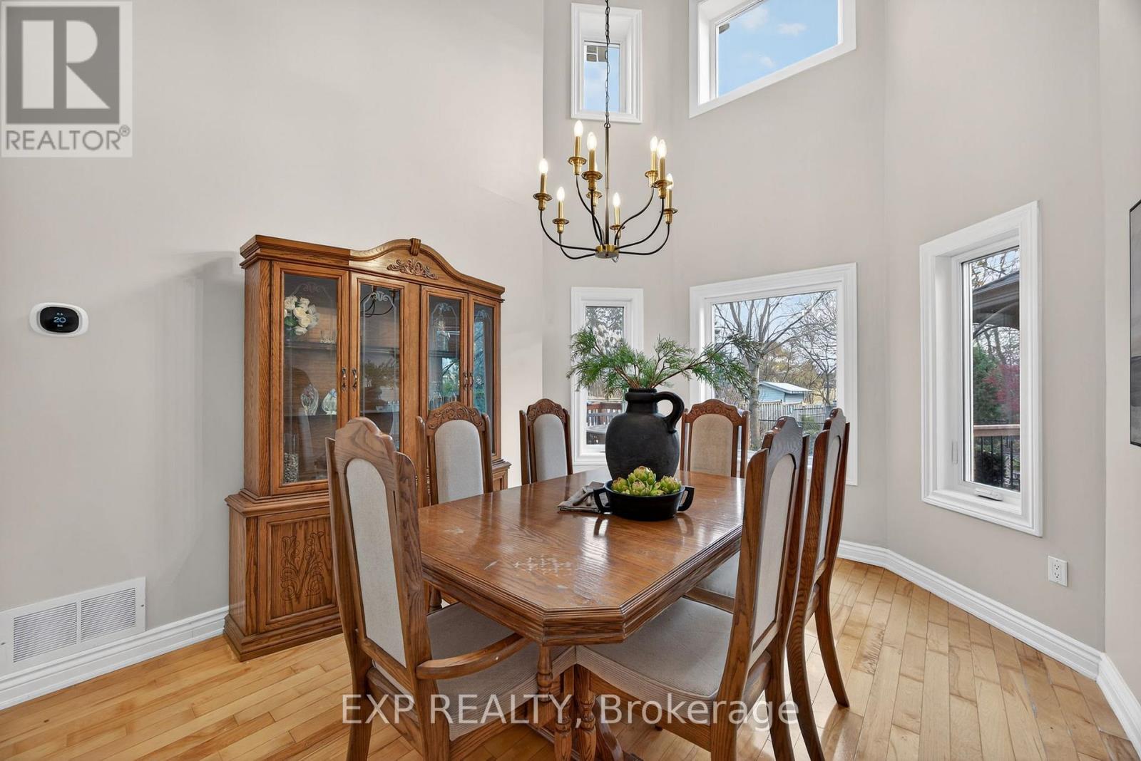 27 Fontaine Drive, Georgina, Ontario  L4P 3N9 - Photo 8 - N12564264