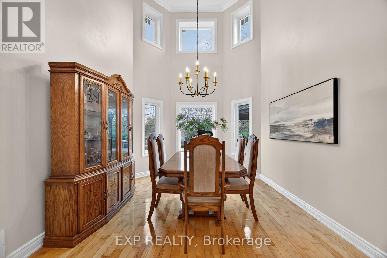 27 Fontaine Drive, Georgina, Ontario  L4P 3N9 - Photo 9 - N12564264