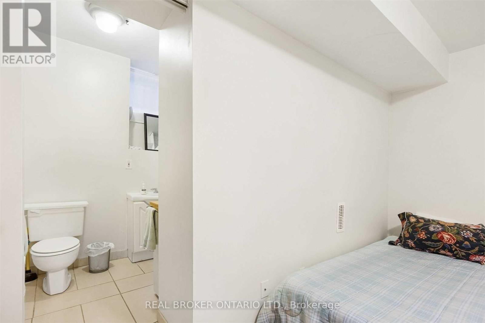 499 Palmerston Boulevard, Toronto, Ontario M6G 2P2 - Photo 25 - C12352193