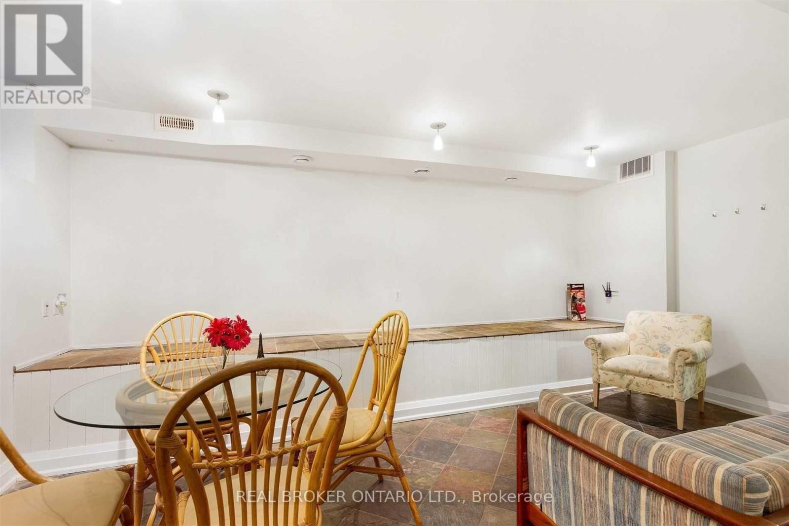 499 Palmerston Boulevard, Toronto, Ontario M6G 2P2 - Photo 29 - C12352193