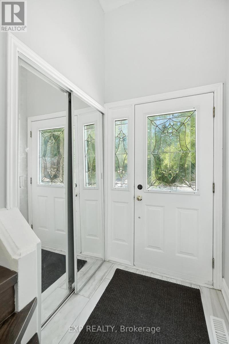 387 Archdekin Drive, Brampton, Ontario  L6V 3E9 - Photo 3 - W12564292