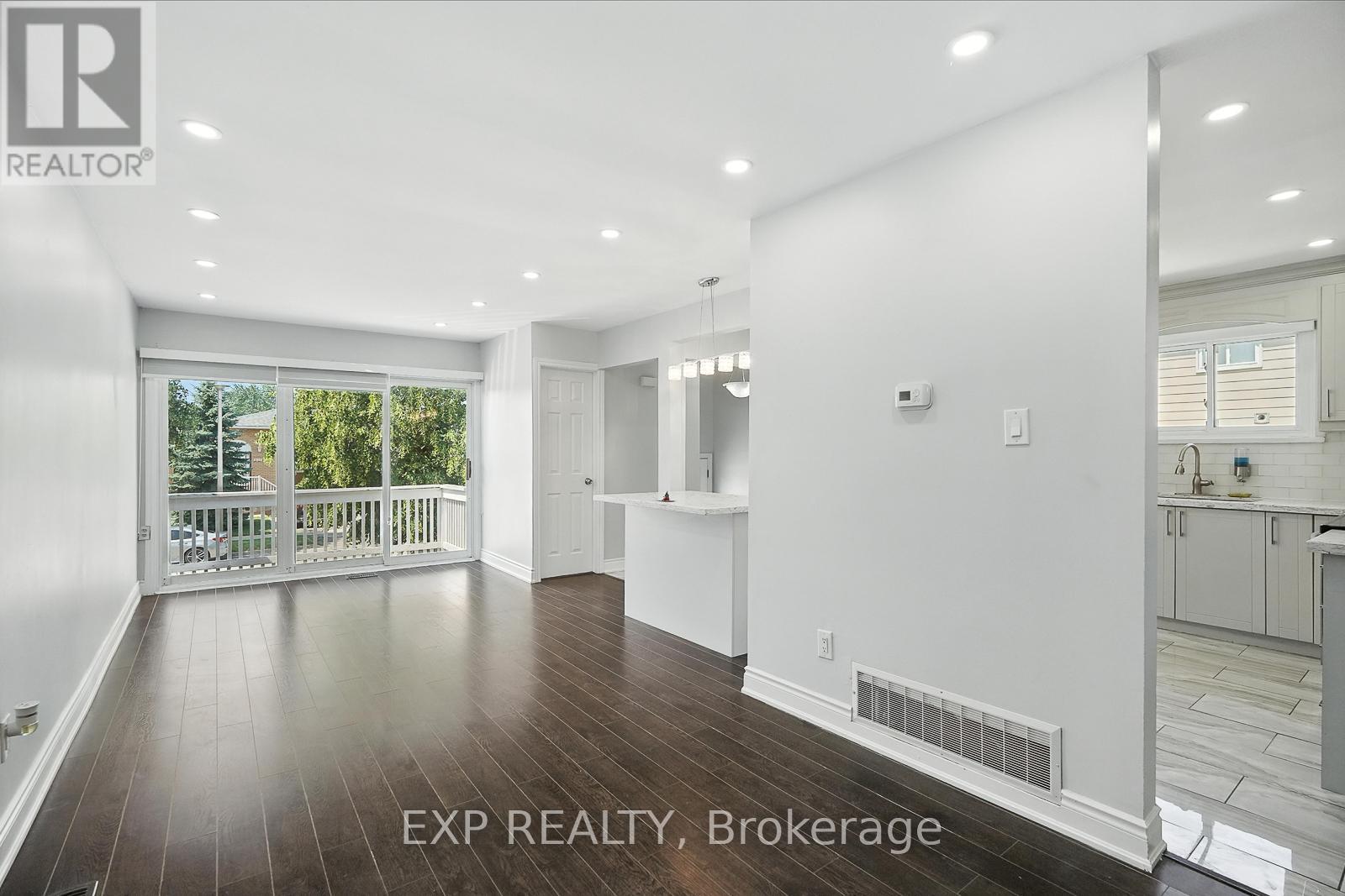 387 Archdekin Drive, Brampton, Ontario  L6V 3E9 - Photo 4 - W12564292