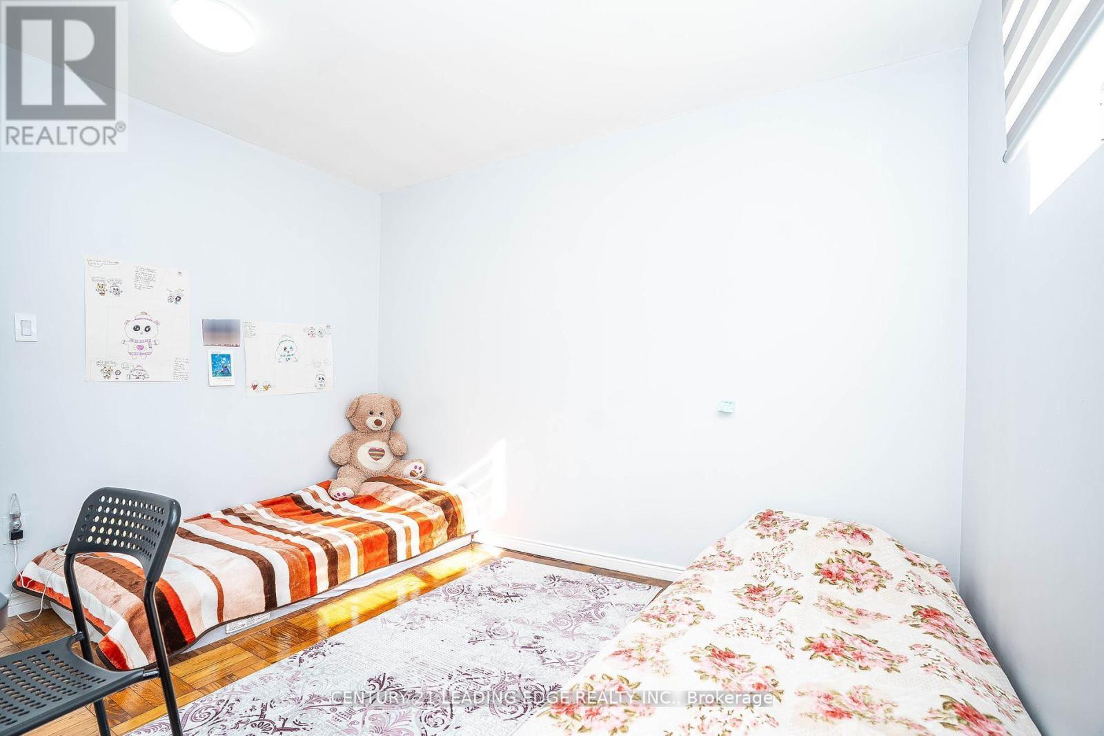 21 Alhart Drive, Toronto, Ontario  M9V 2M8 - Photo 29 - W12558594