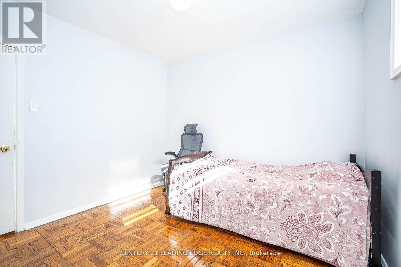 21 Alhart Drive, Toronto, Ontario  M9V 2M8 - Photo 32 - W12558594