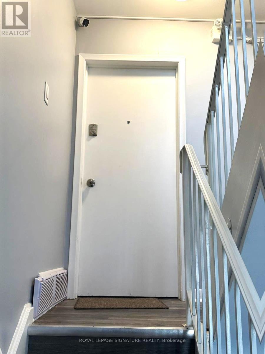 13 Wesley Street, Toronto, Ontario  M8Y 2W4 - Photo 3 - W12564344