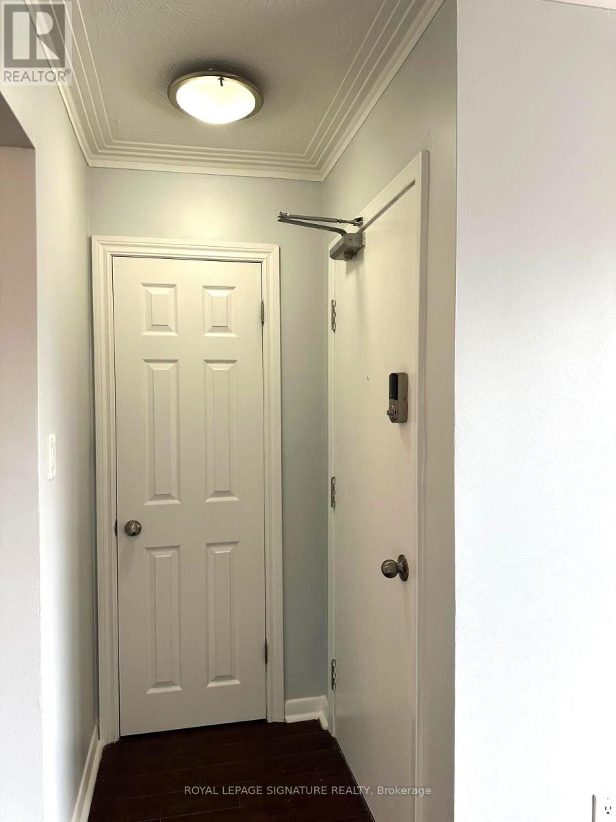 13 Wesley Street, Toronto, Ontario  M8Y 2W4 - Photo 4 - W12564344