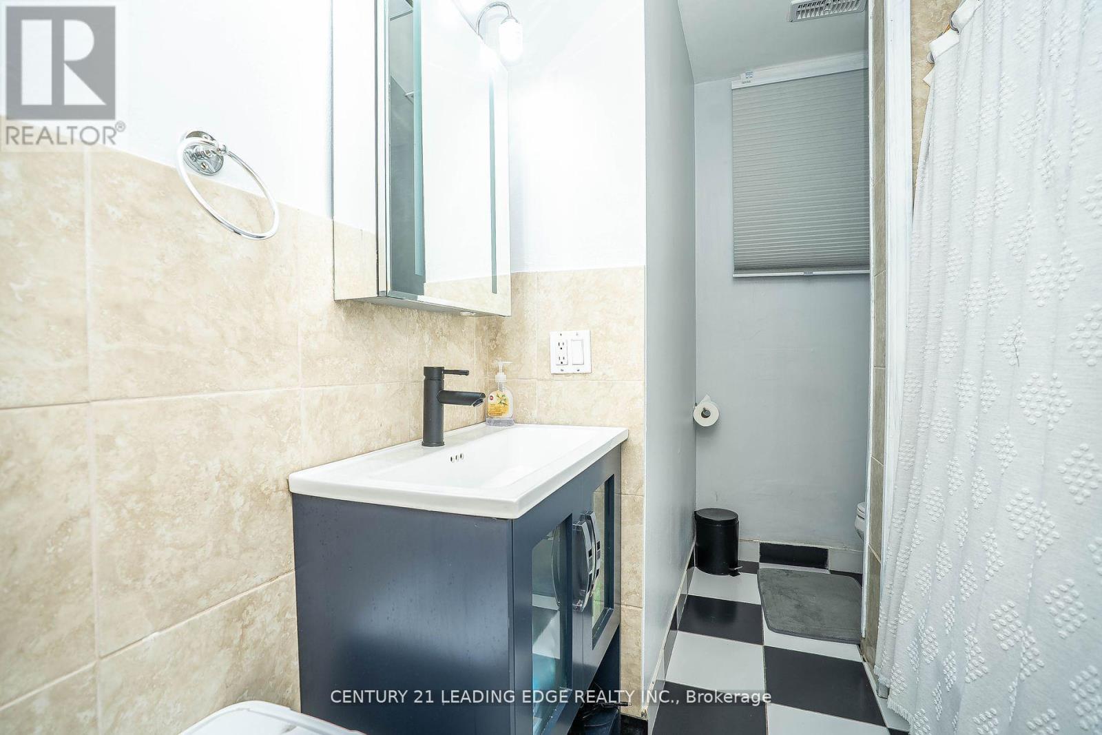 21 Alhart Drive, Toronto, Ontario  M9V 2M8 - Photo 34 - W12558594