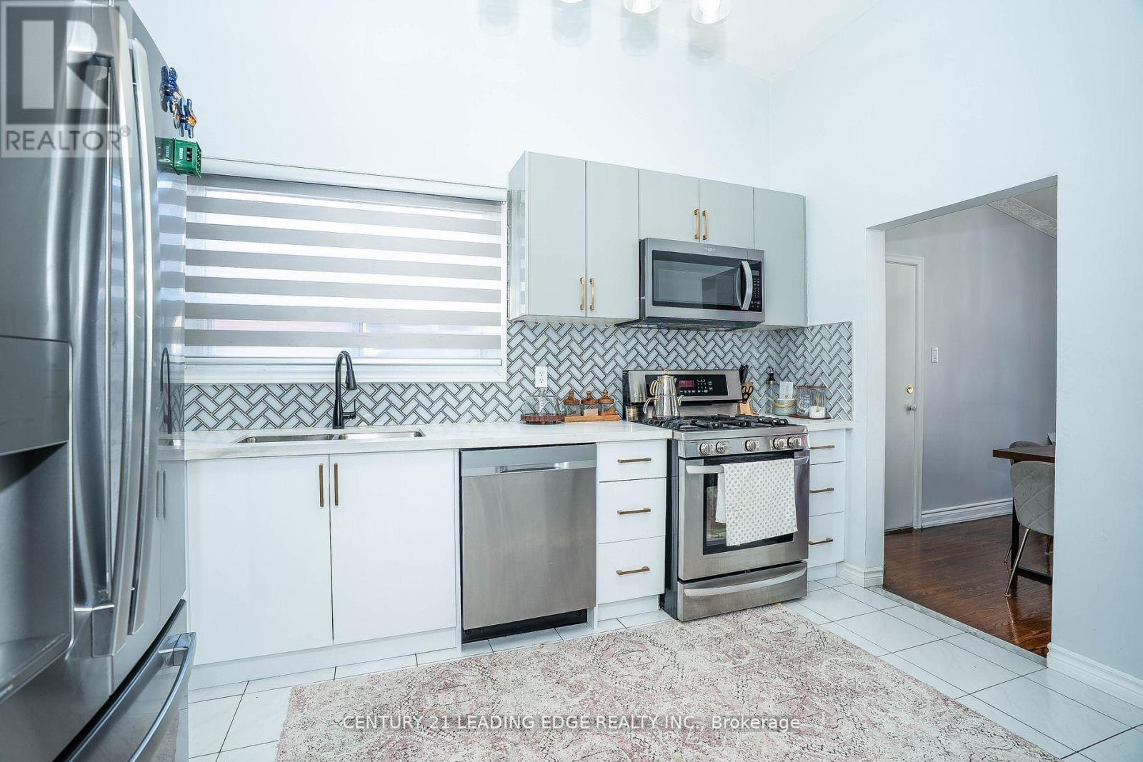 21 Alhart Drive, Toronto, Ontario  M9V 2M8 - Photo 13 - W12558594