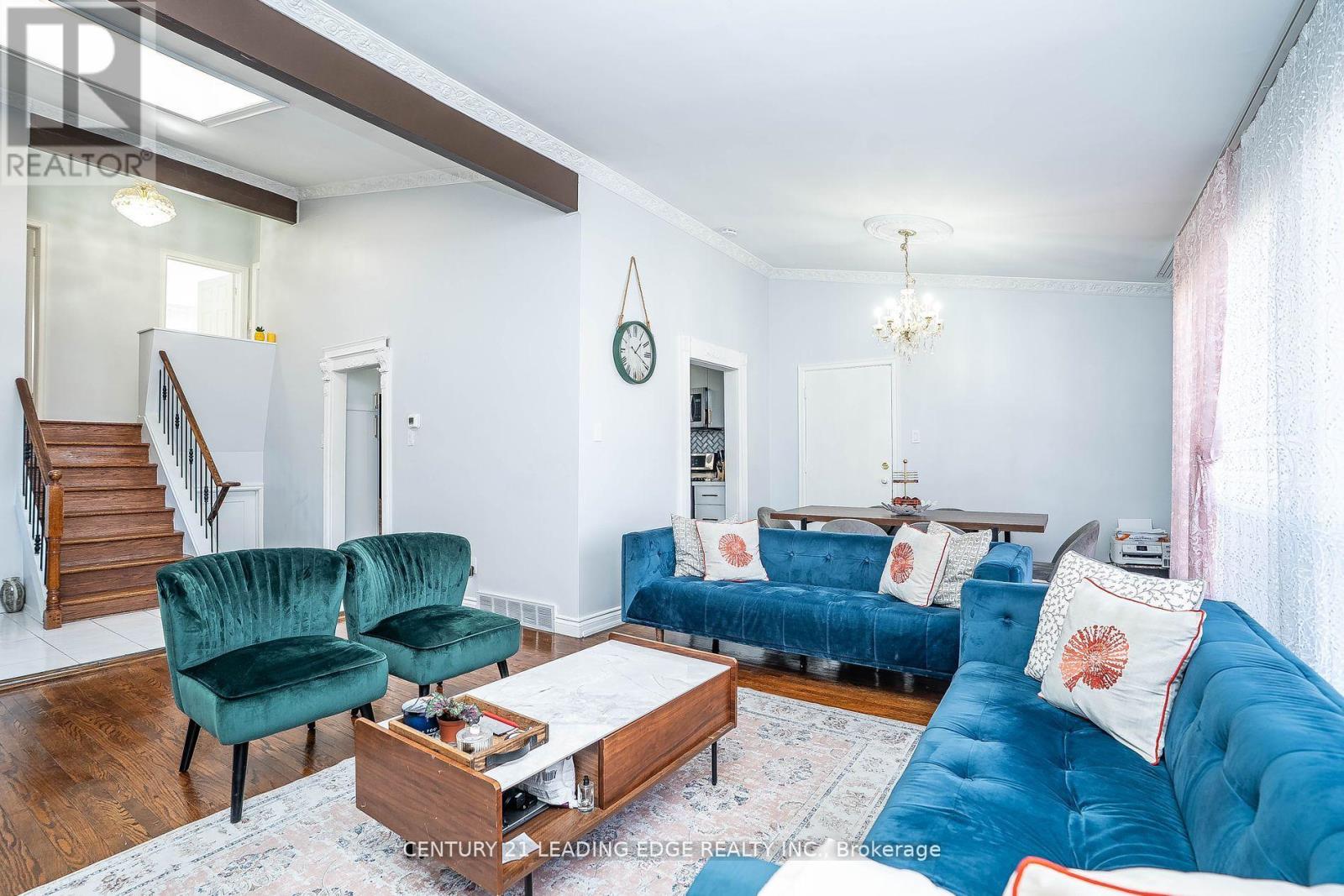 21 Alhart Drive, Toronto, Ontario  M9V 2M8 - Photo 8 - W12558594