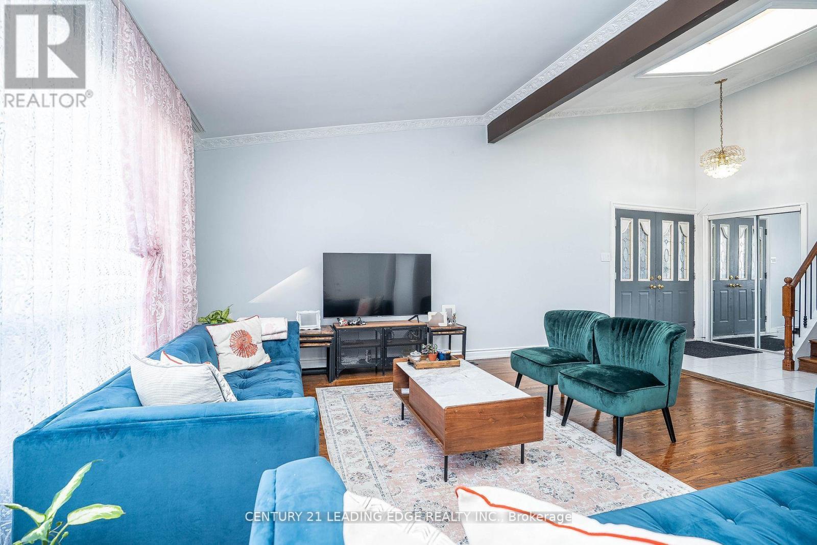 21 Alhart Drive, Toronto, Ontario  M9V 2M8 - Photo 9 - W12558594