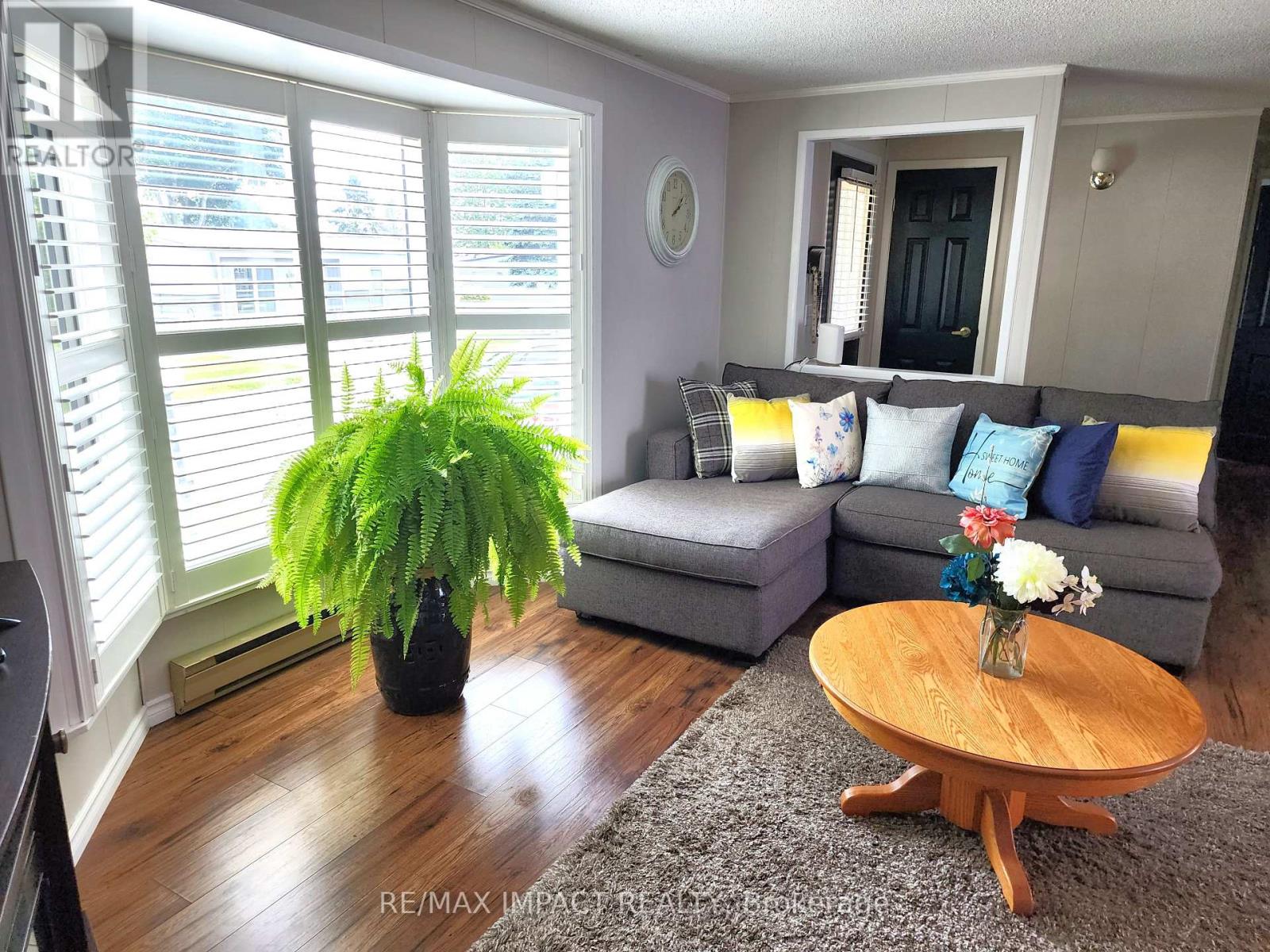 4 Champlain Court, Clarington, Ontario L1B 1A5 - Photo 3 - E12564514