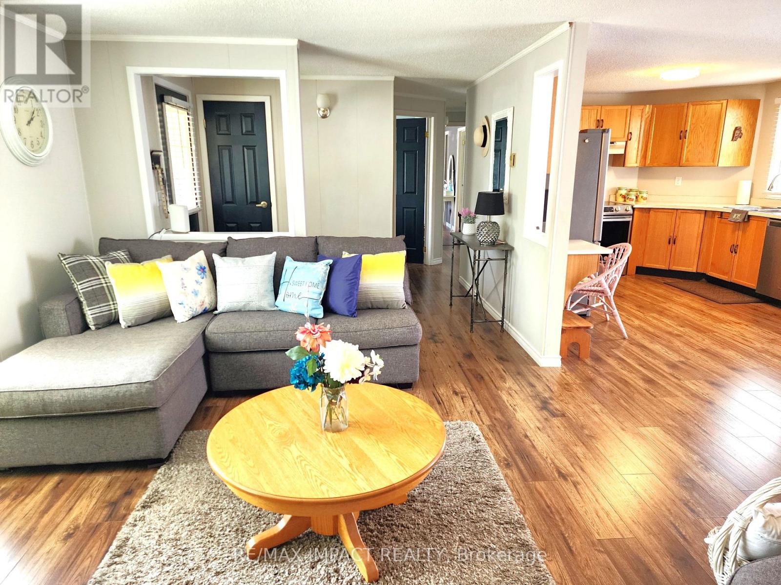 4 Champlain Court, Clarington, Ontario L1B 1A5 - Photo 4 - E12564514