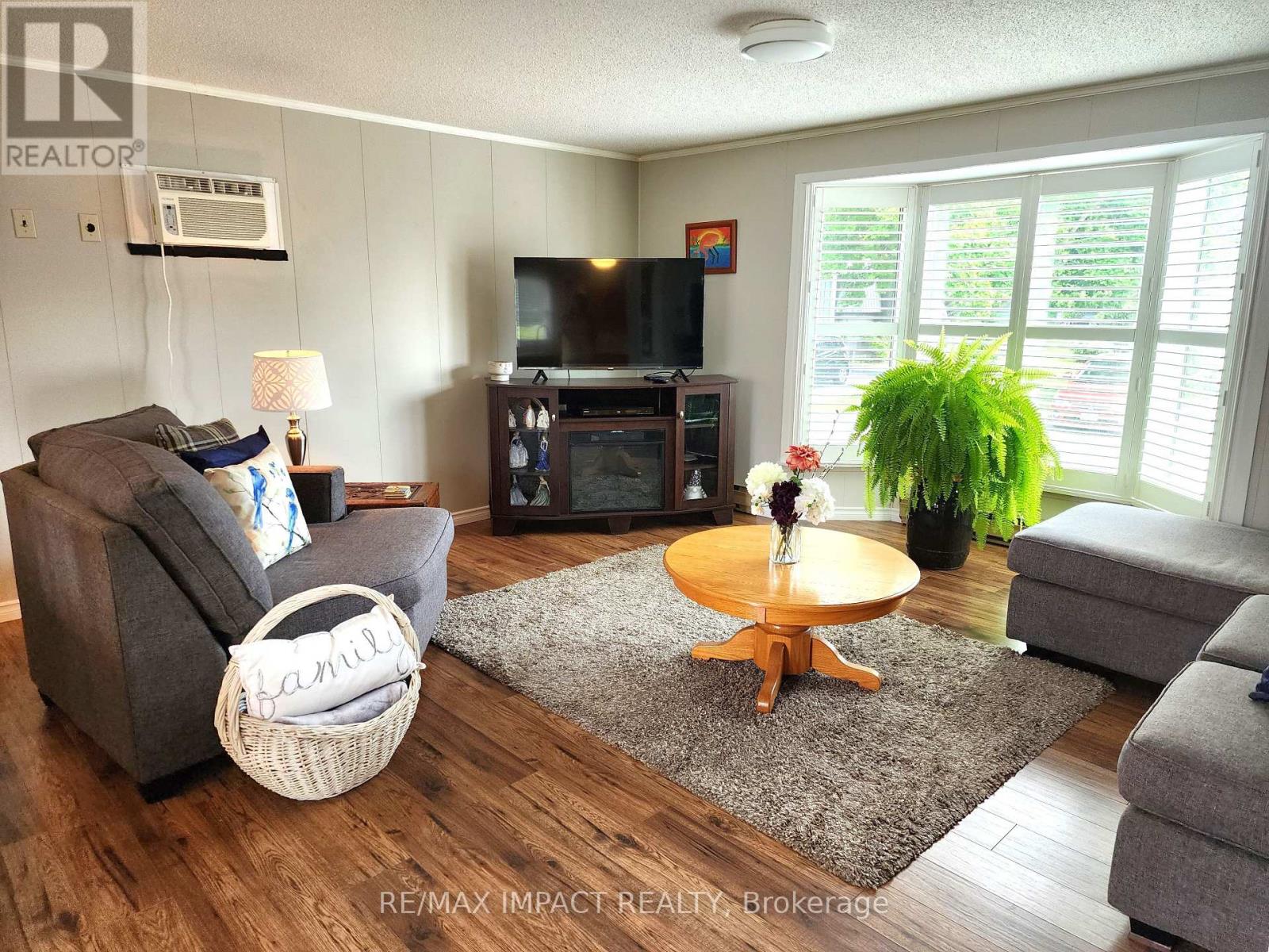 4 Champlain Court, Clarington, Ontario L1B 1A5 - Photo 5 - E12564514