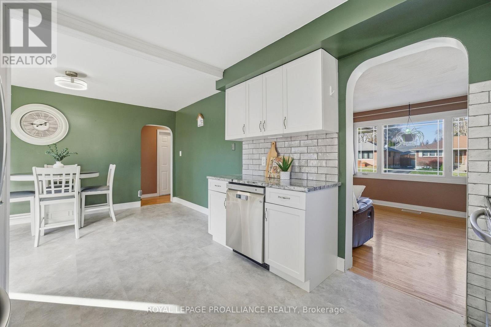 81 Crestview Avenue, Belleville, Ontario K8N 1W6 - Photo 10 - X12564372