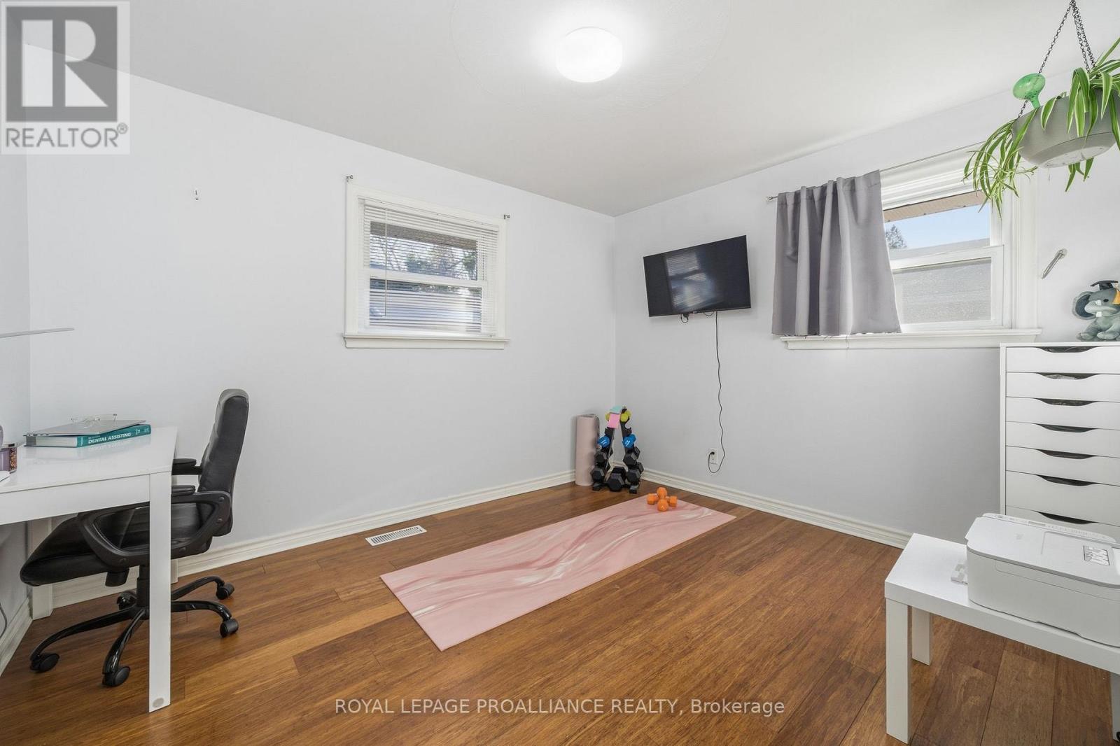 81 Crestview Avenue, Belleville, Ontario K8N 1W6 - Photo 17 - X12564372