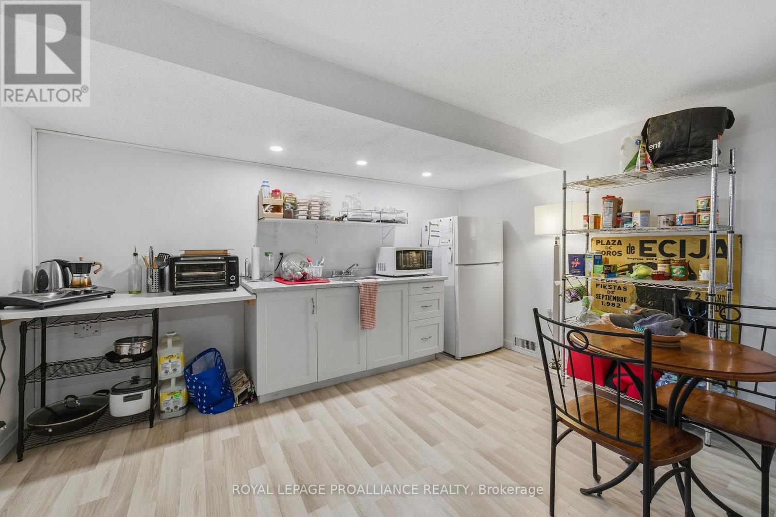 81 Crestview Avenue, Belleville, Ontario K8N 1W6 - Photo 25 - X12564372